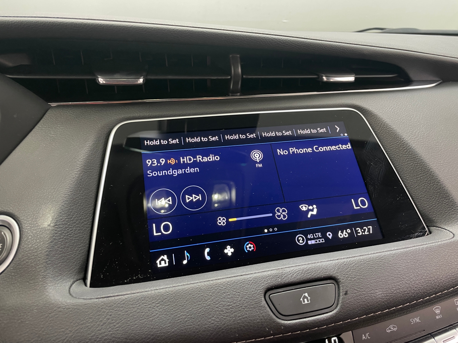 Thumbnail: 2023 Cadillac XT4 - 3