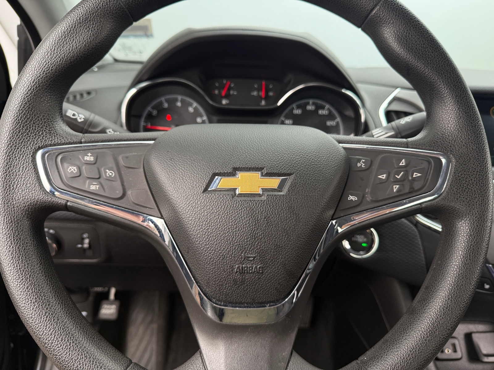 Thumbnail: 2019 Chevrolet Cruze - 5