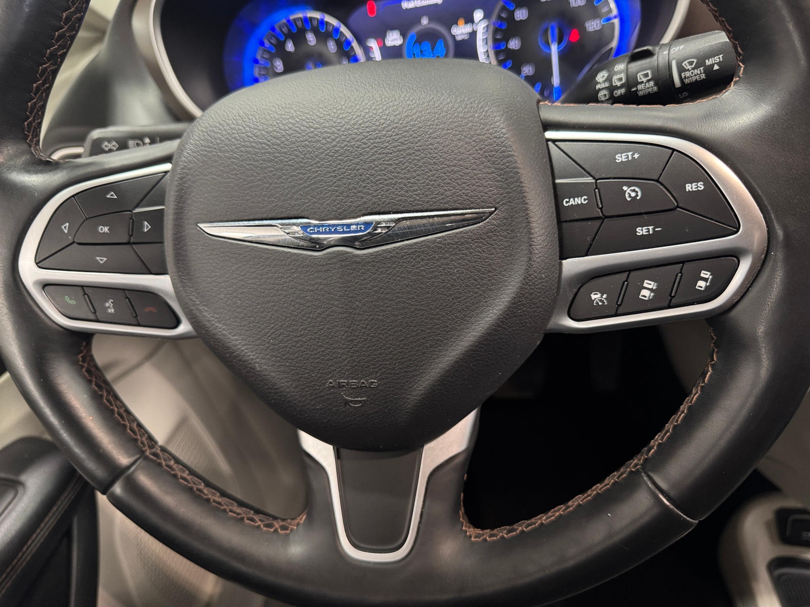 Thumbnail: 2018 Chrysler Pacifica - 4
