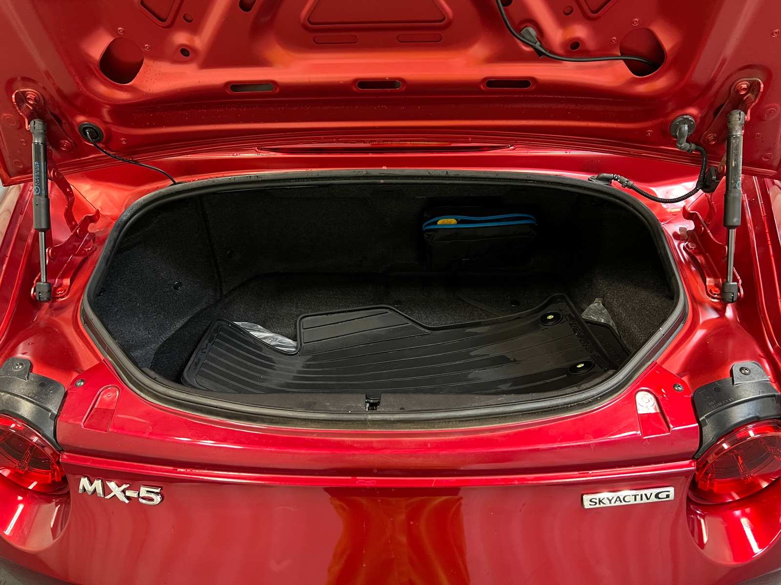 Thumbnail: 2022 Mazda MX-5 Miata - 5