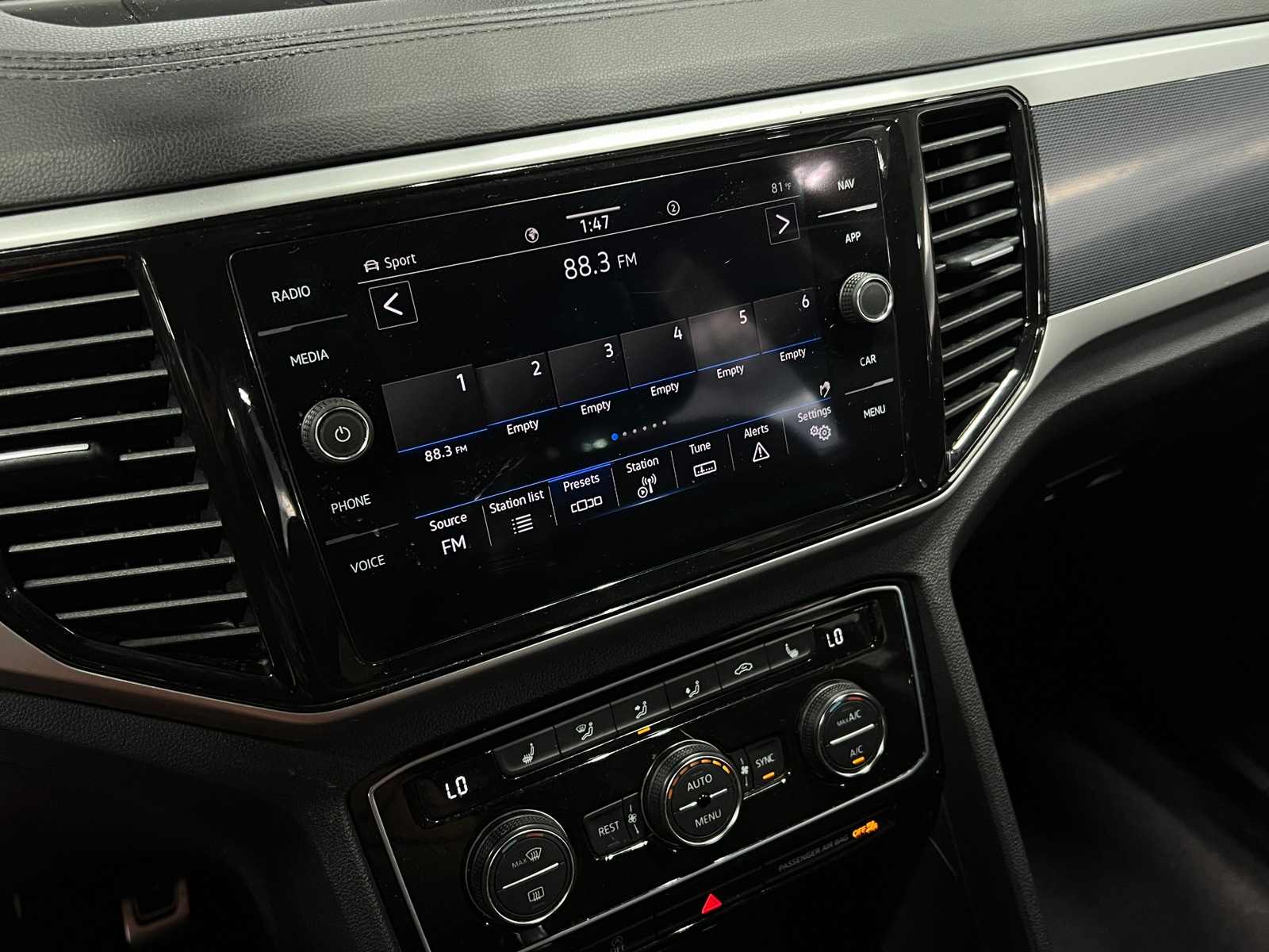 Thumbnail: 2023 Volkswagen Atlas - 4