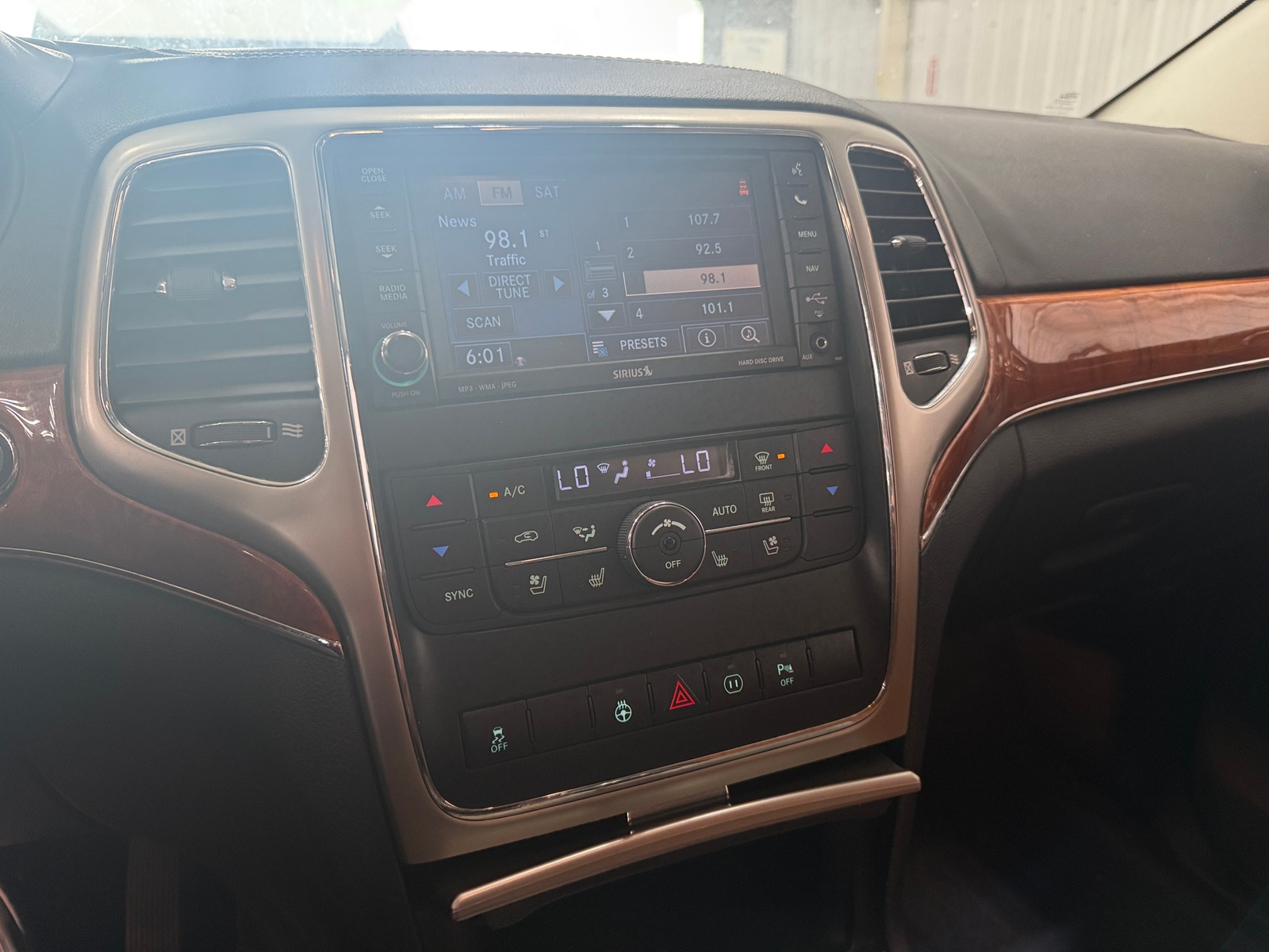 Thumbnail: 2012 Jeep Grand Cherokee - 3