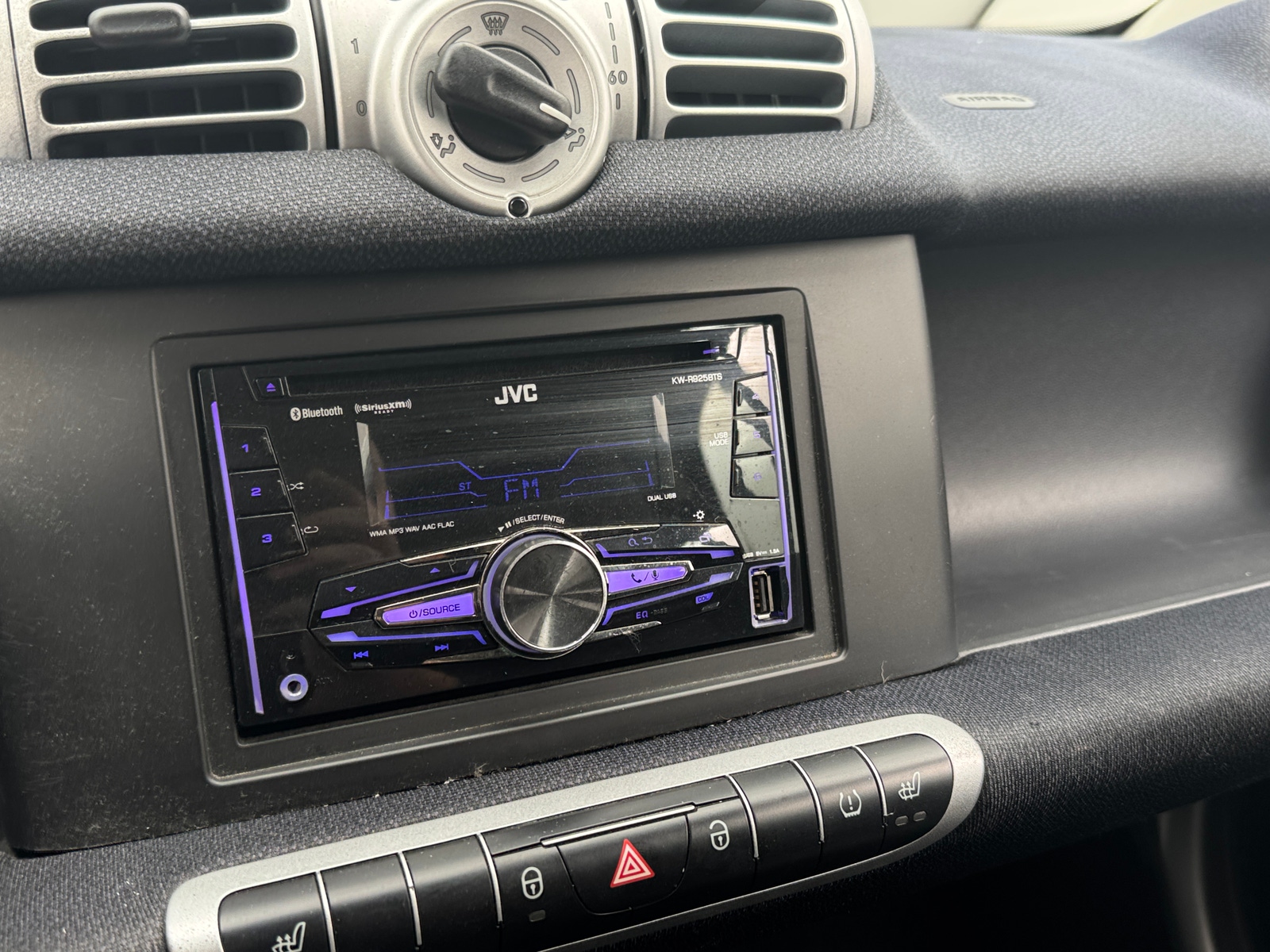 Thumbnail: 2014 smart fortwo - 3
