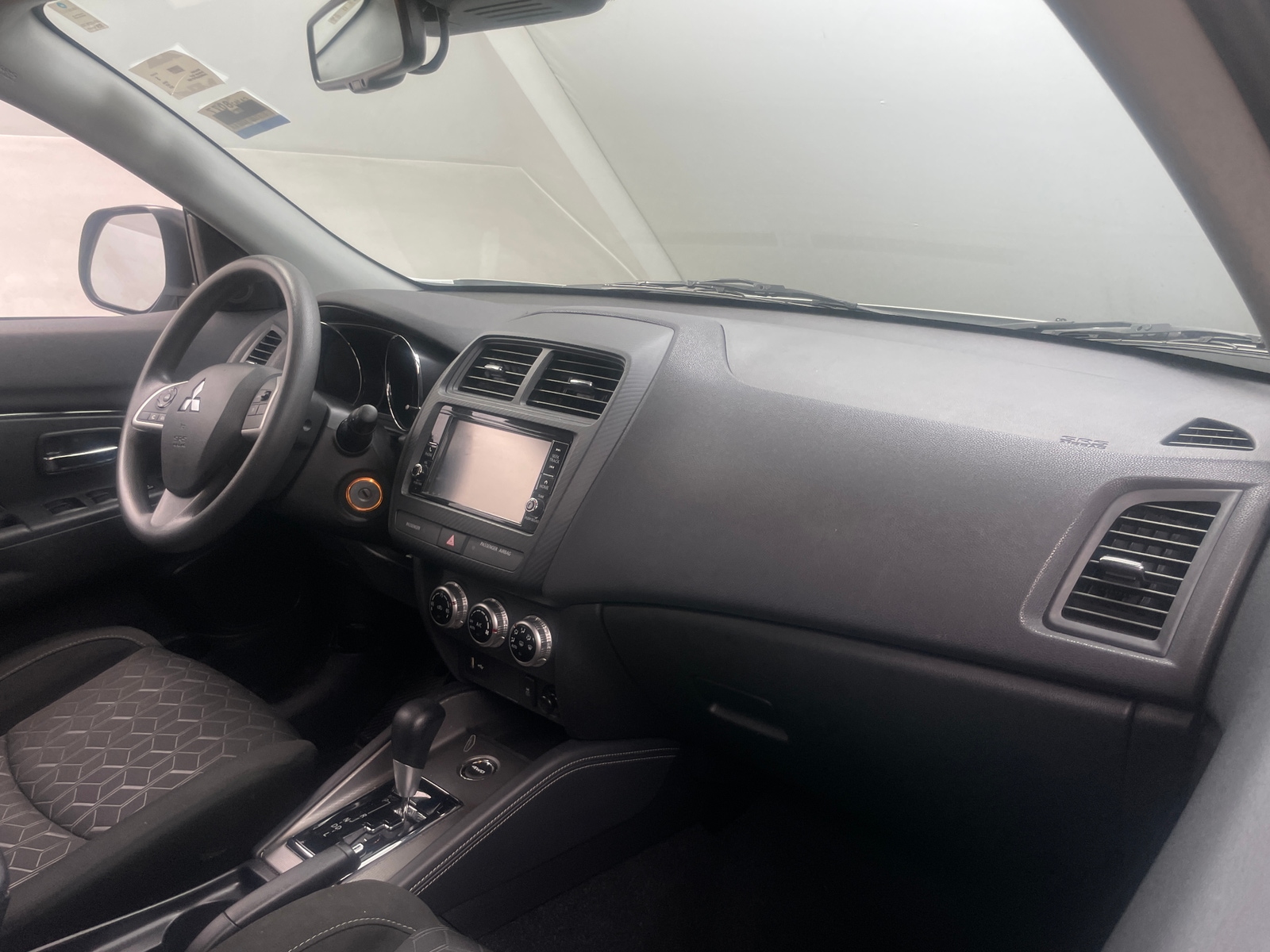 Thumbnail: 2023 Mitsubishi Outlander Sport - 3