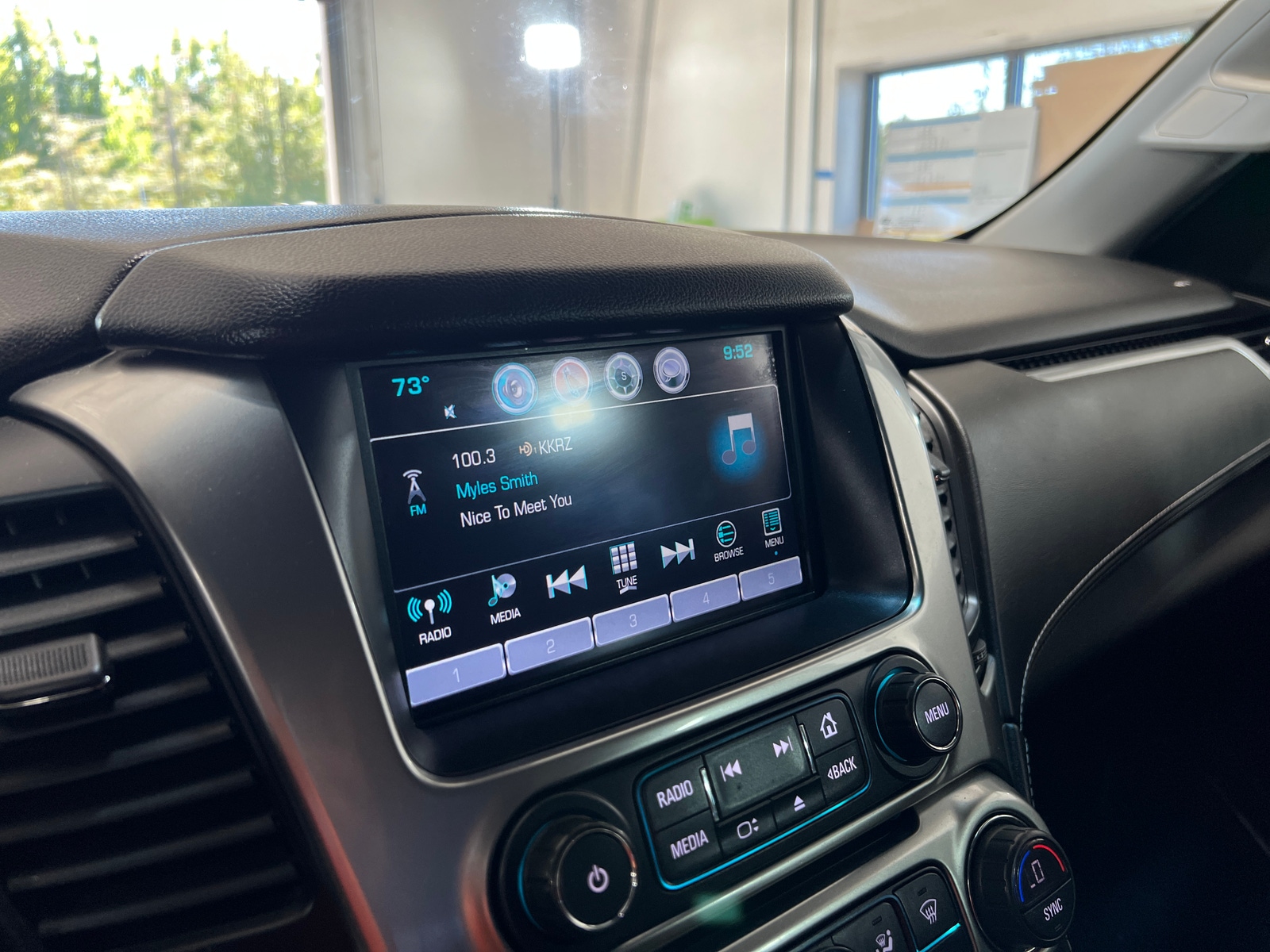Thumbnail: 2018 Chevrolet Tahoe - 3