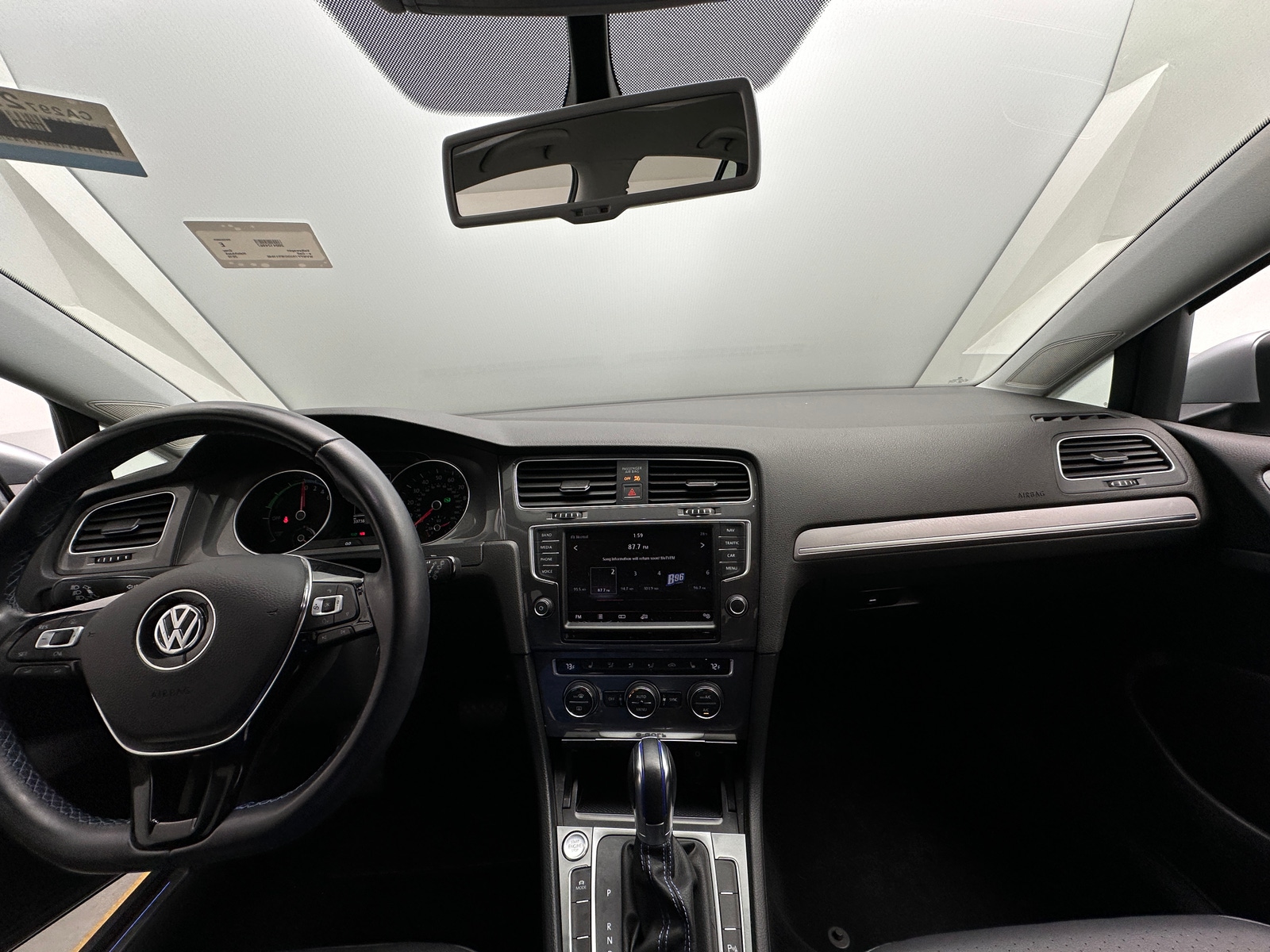 Thumbnail: 2016 Volkswagen e-Golf - 2