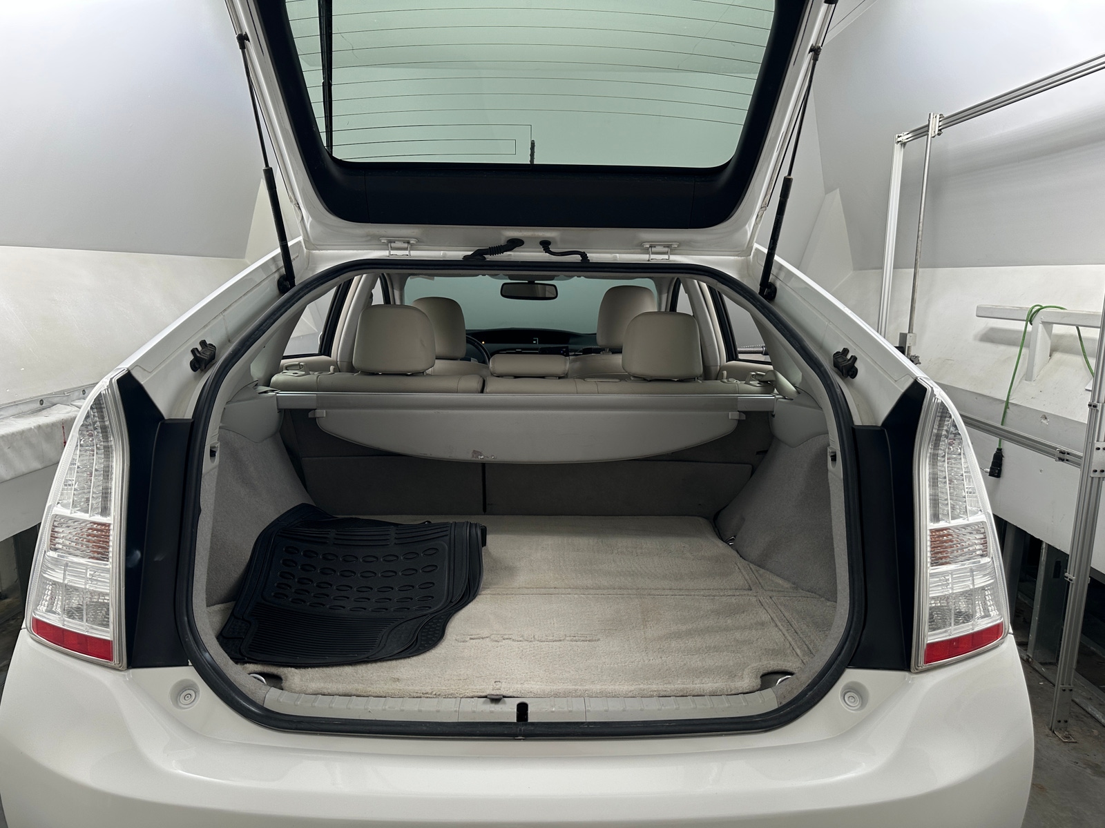 Thumbnail: 2010 Toyota Prius - 6