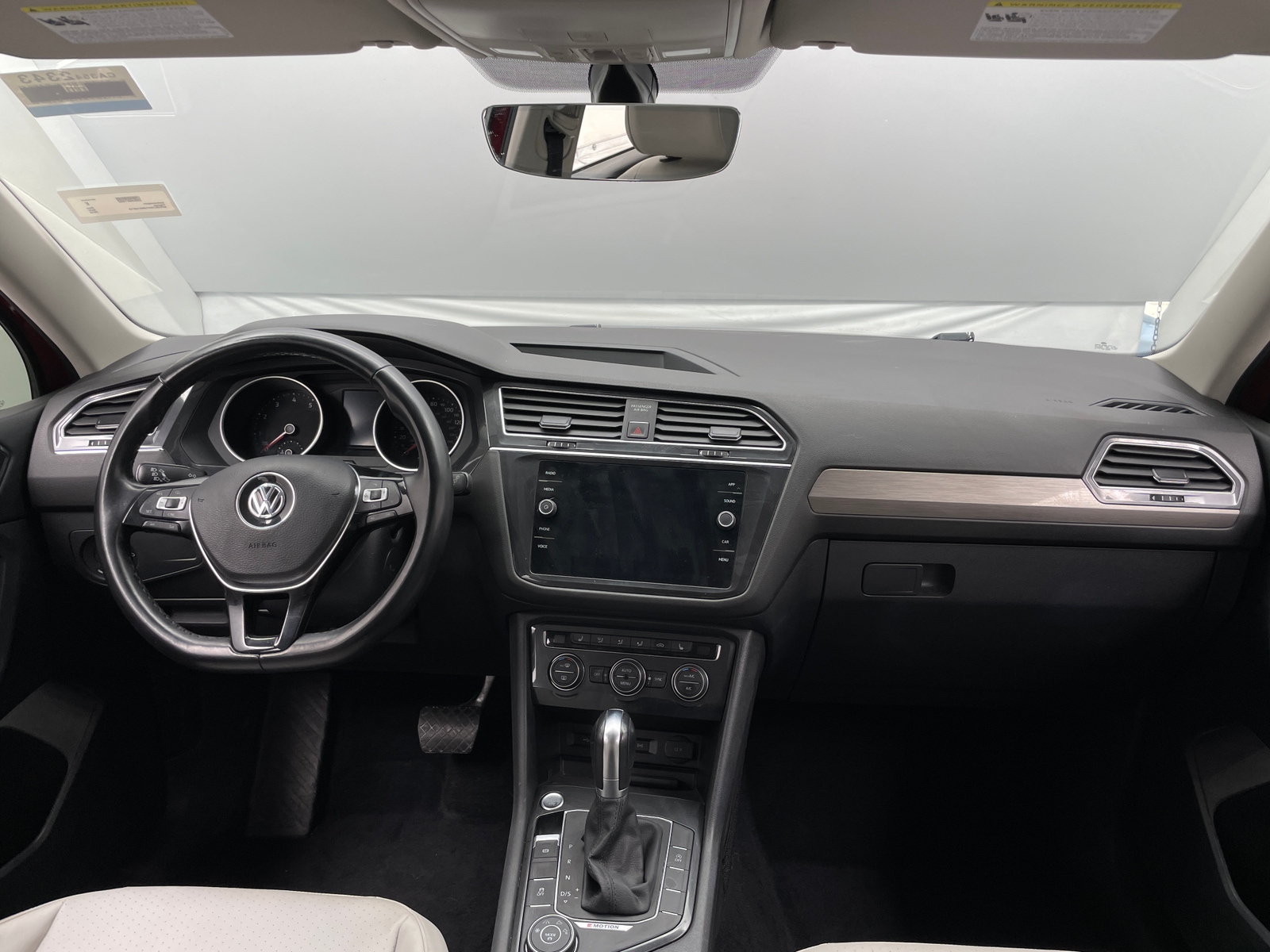 Thumbnail: 2018 Volkswagen Tiguan - 2