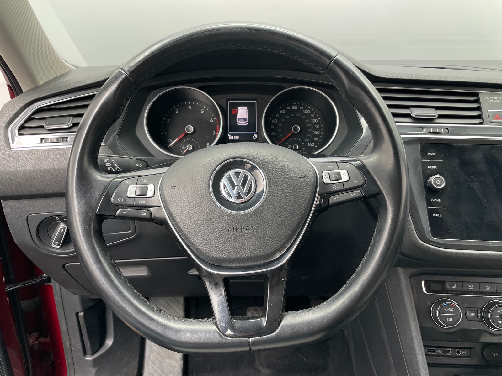 Thumbnail: 2018 Volkswagen Tiguan - 4