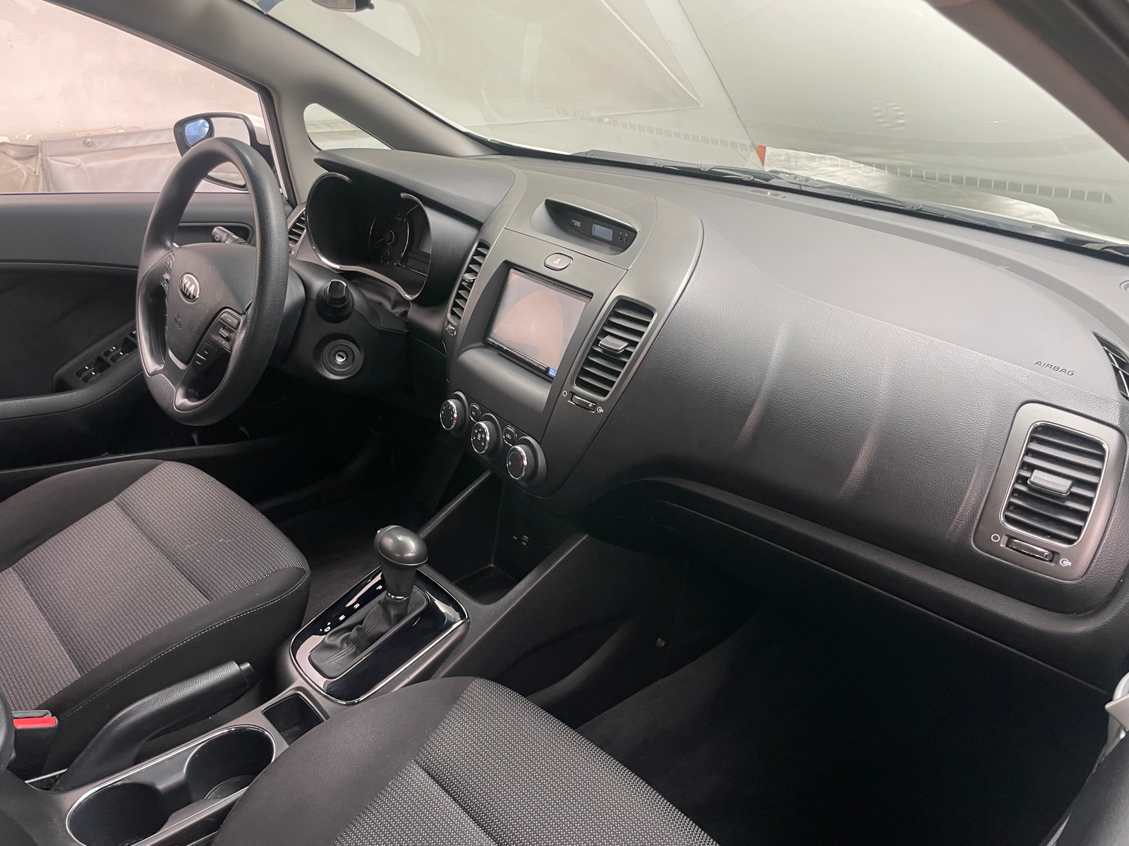 Thumbnail: 2017 Kia Forte - 3