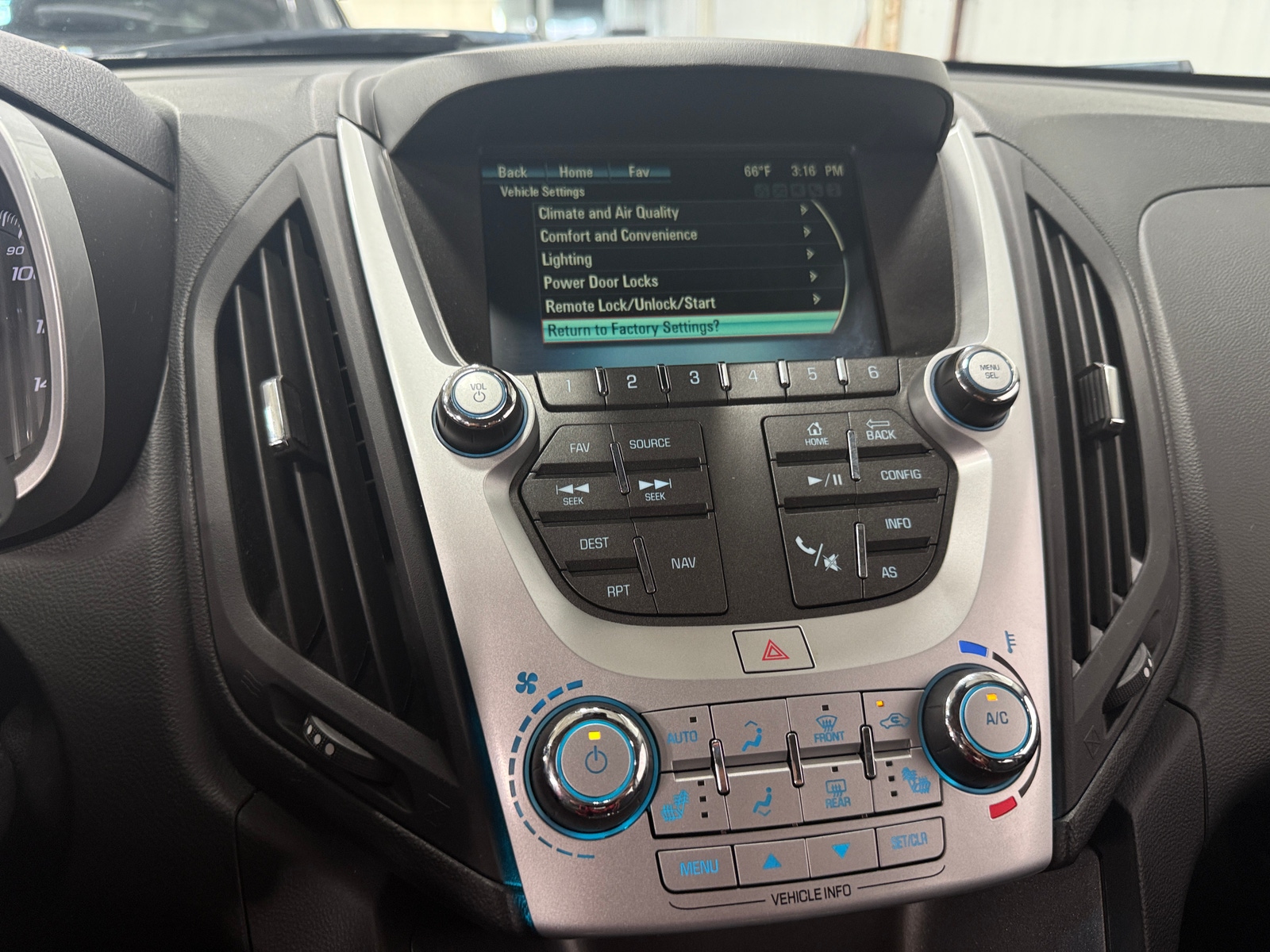 Thumbnail: 2017 Chevrolet Equinox - 4