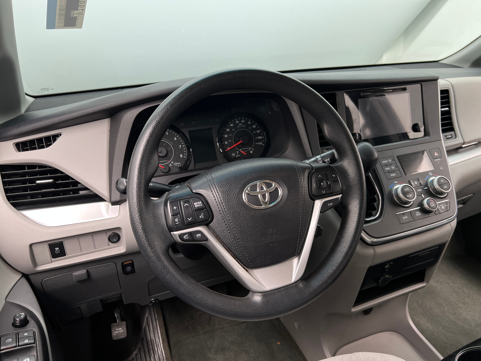 Thumbnail: 2015 Toyota Sienna - 5