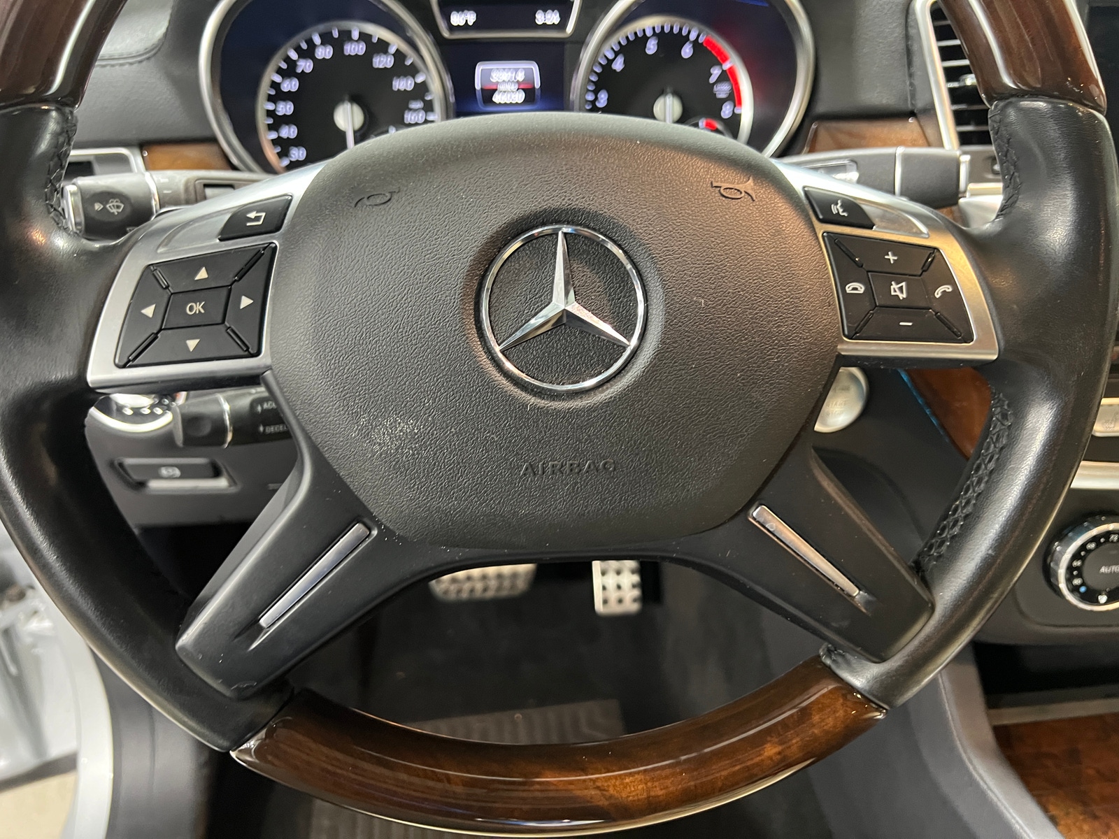Thumbnail: 2015 Mercedes-Benz M-Class - 3