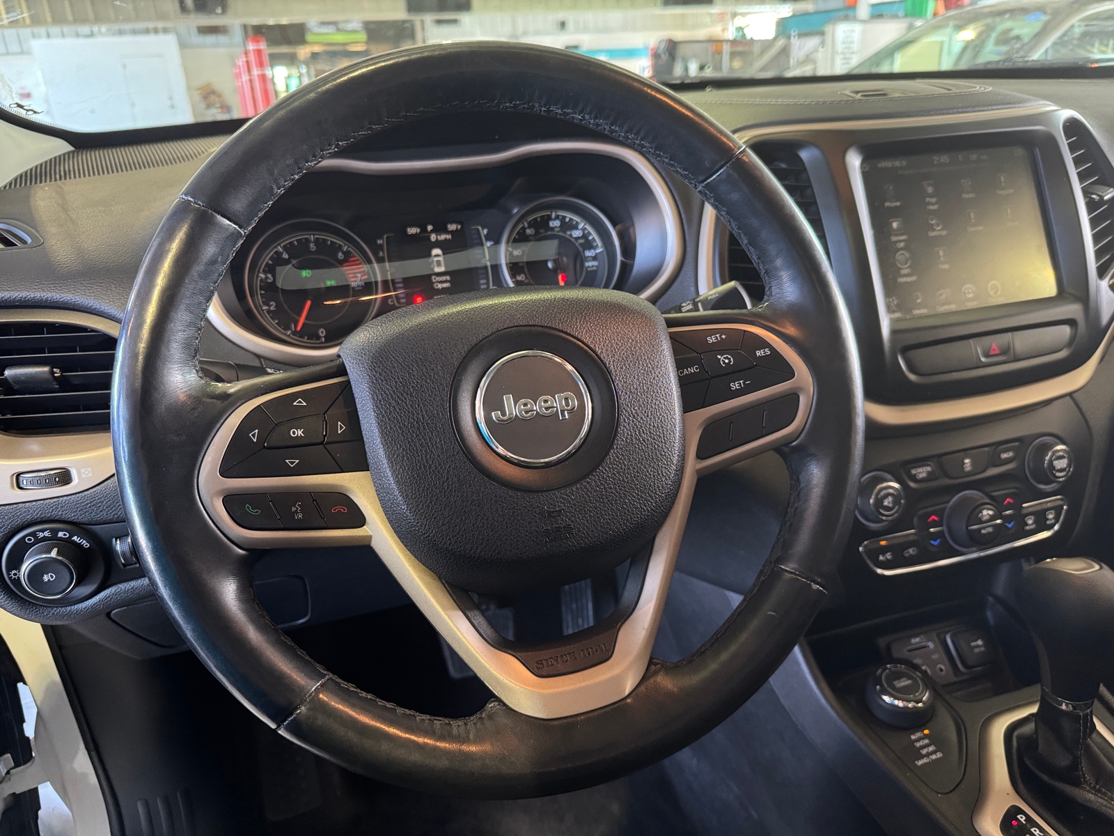 Thumbnail: 2017 Jeep Cherokee - 4