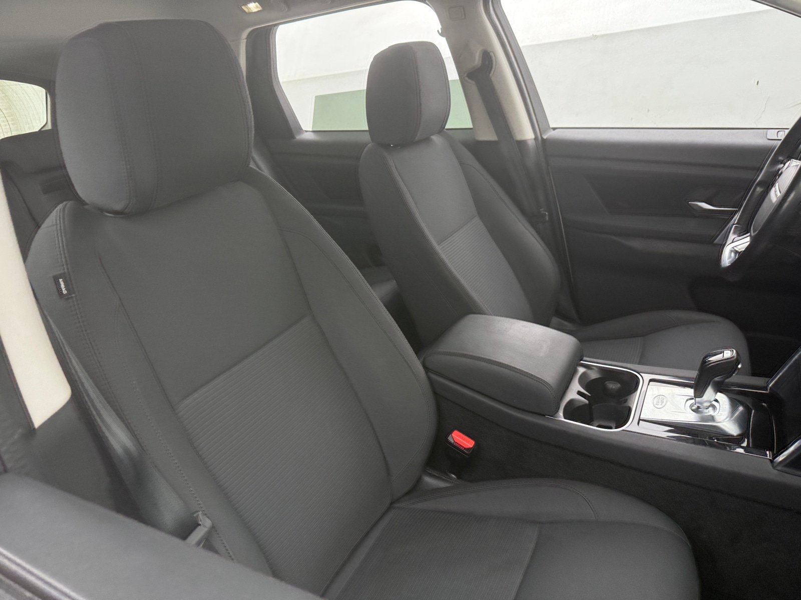 Thumbnail: 2020 Land Rover Discovery Sport - 2