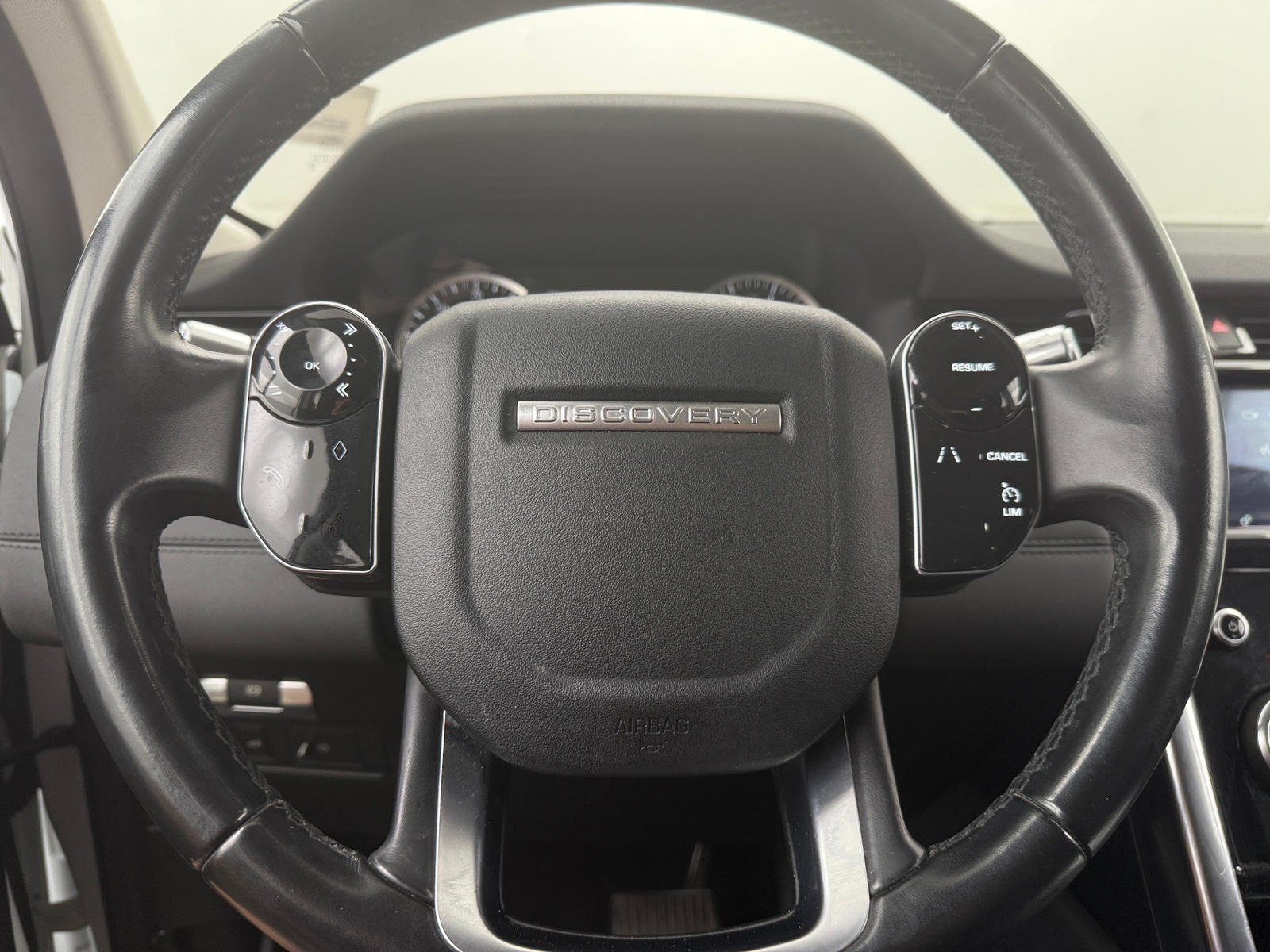 Thumbnail: 2020 Land Rover Discovery Sport - 5