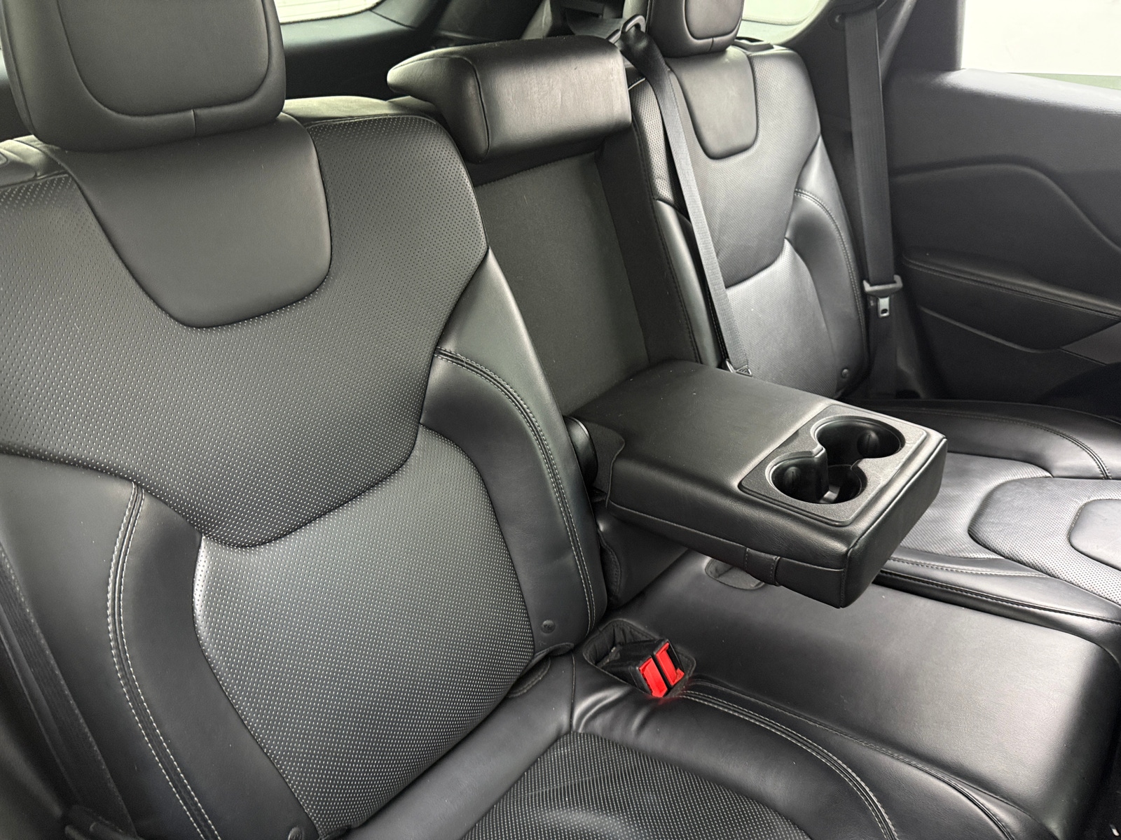 Thumbnail: 2019 Jeep Cherokee - 5