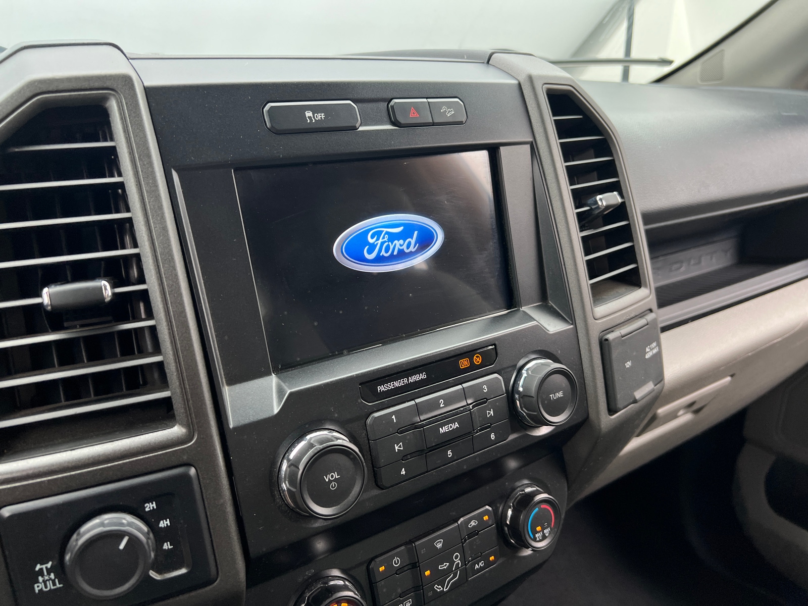 Thumbnail: 2022 Ford Econoline - 4