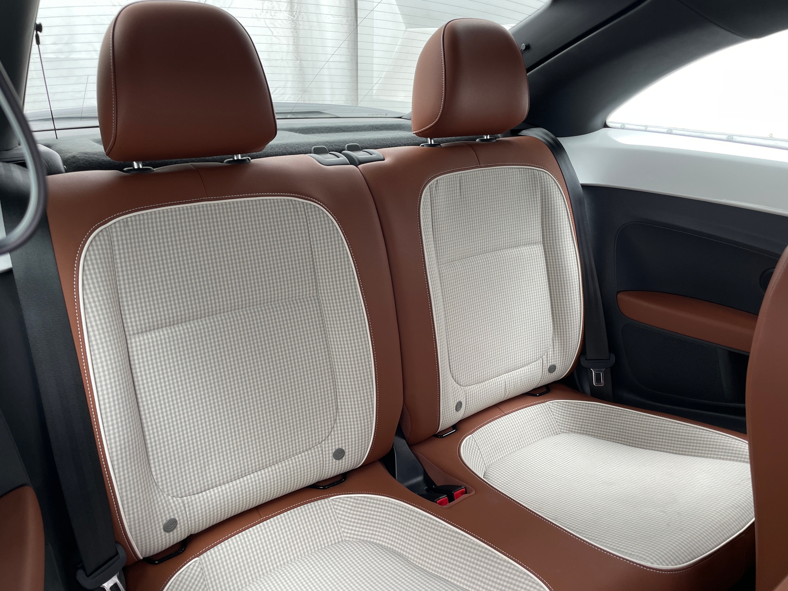 Thumbnail: 2015 Volkswagen Beetle - 6