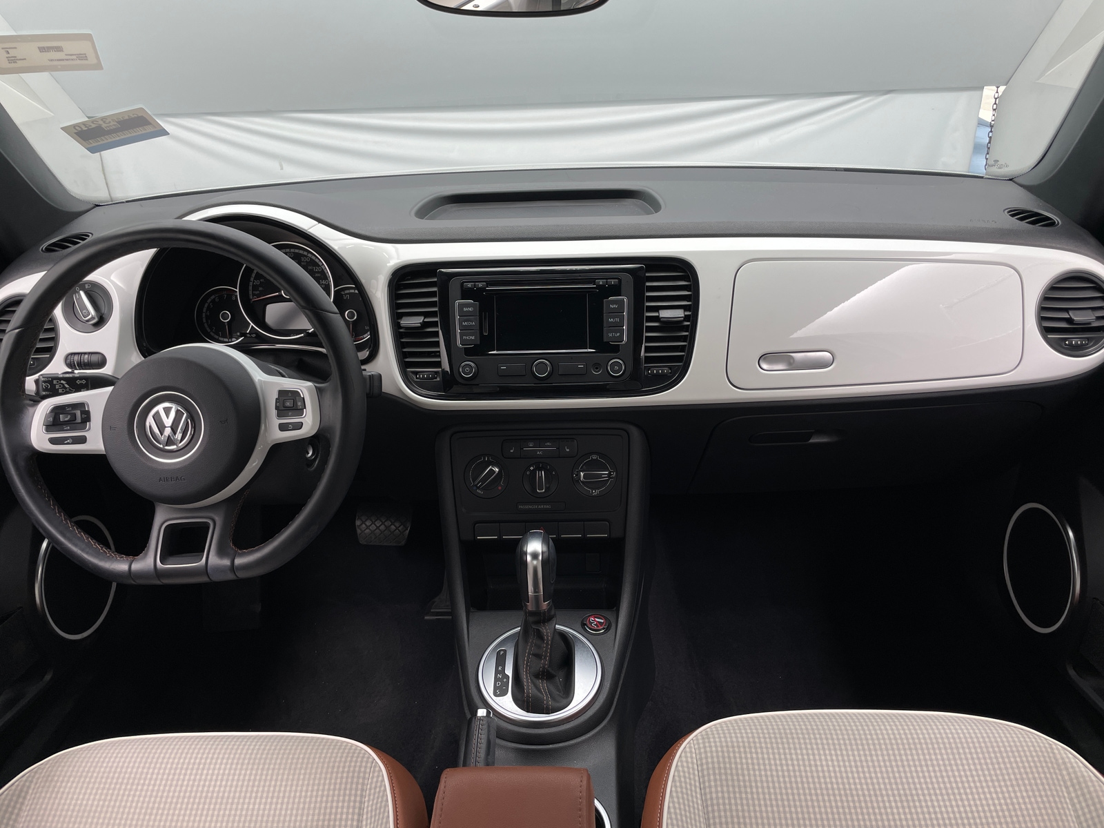 Thumbnail: 2015 Volkswagen Beetle - 3