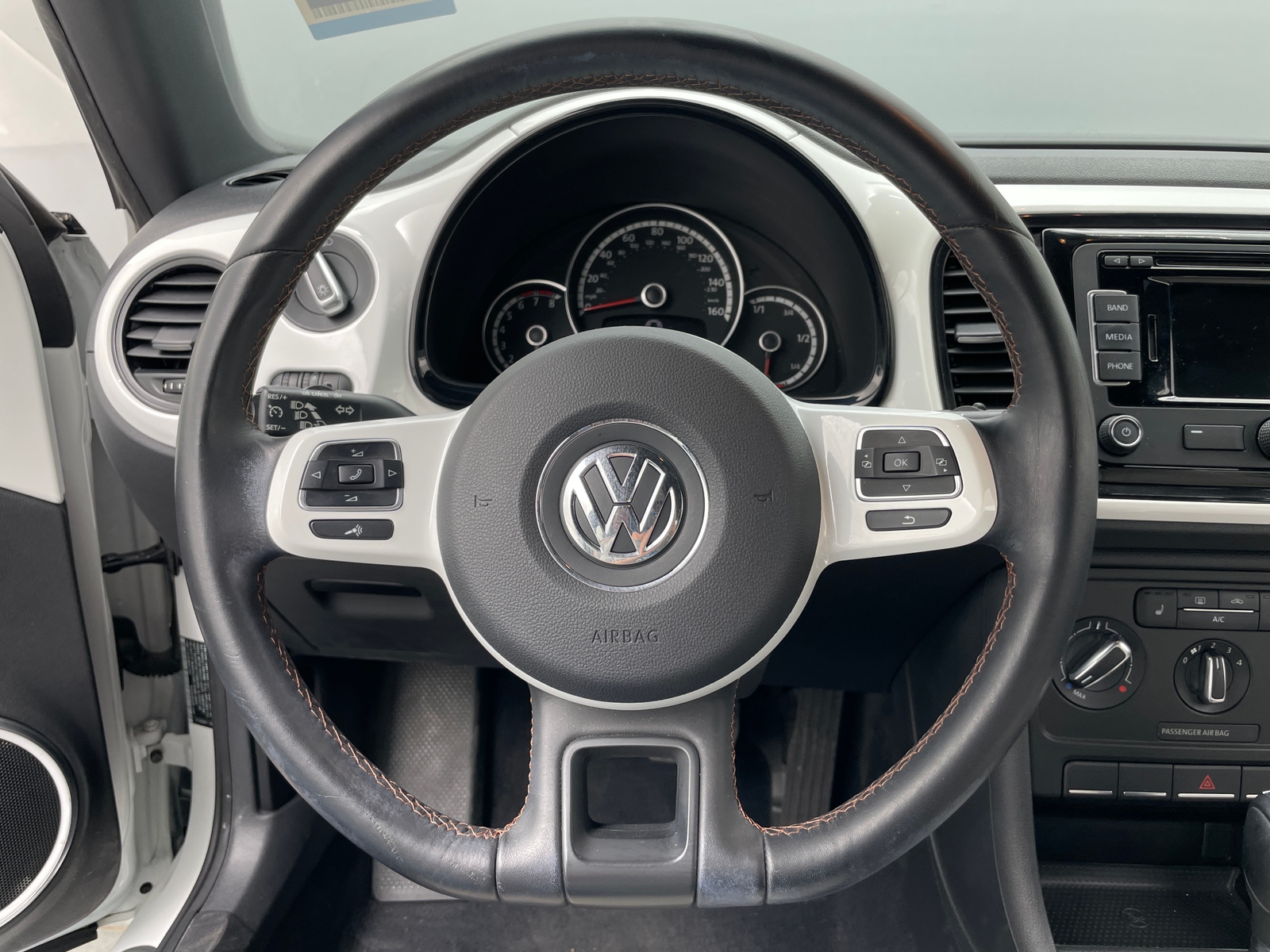 Thumbnail: 2015 Volkswagen Beetle - 5