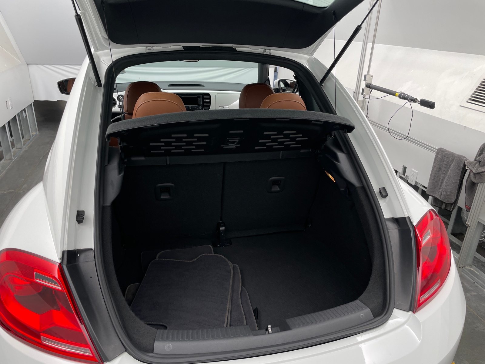 Thumbnail: 2015 Volkswagen Beetle - 7
