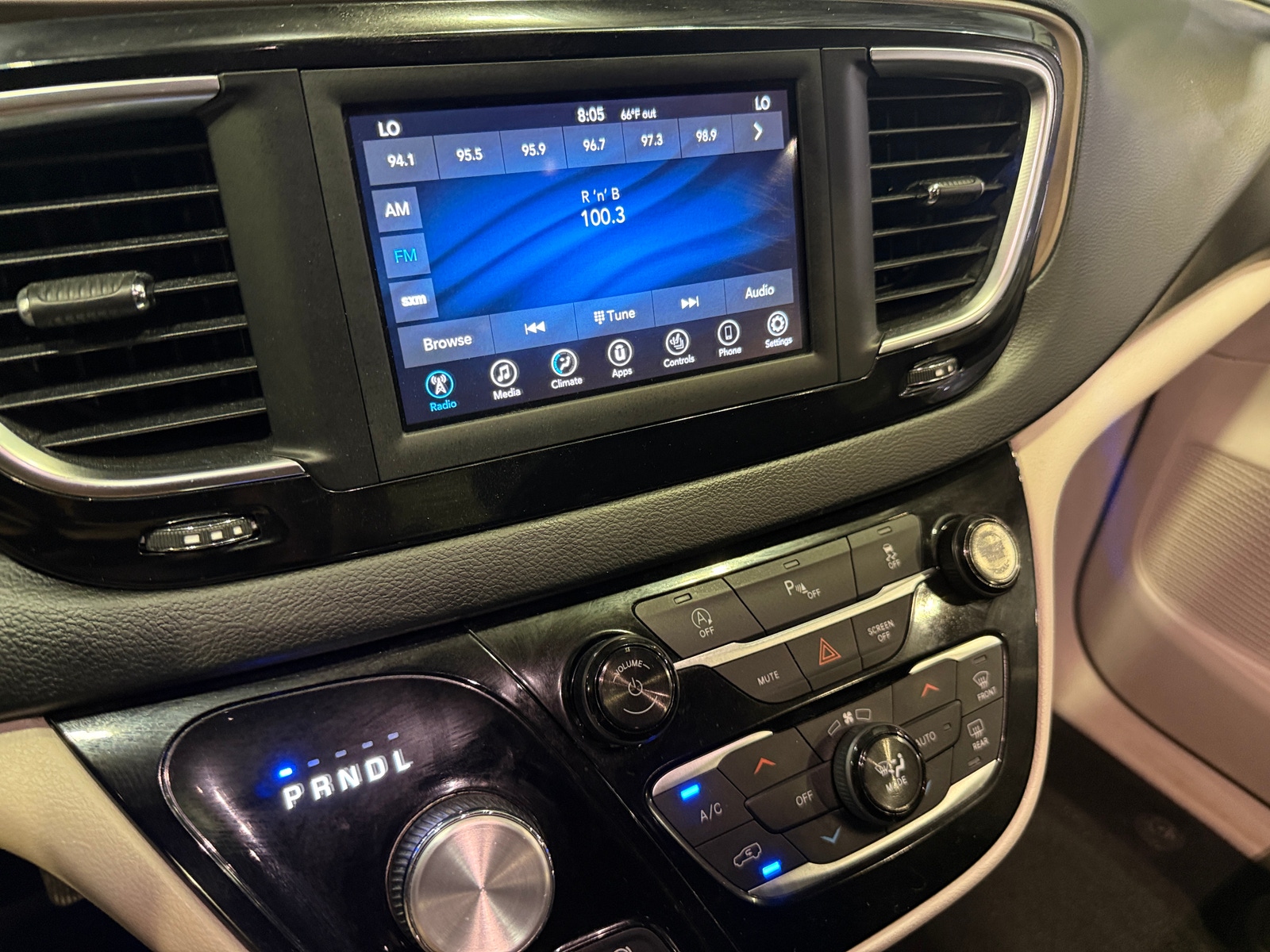 Thumbnail: 2019 Chrysler Pacifica - 3