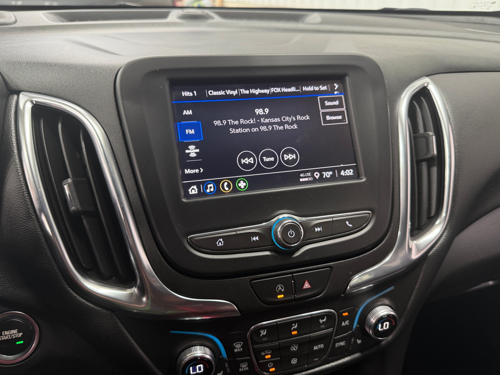 Thumbnail: 2022 Chevrolet Equinox - 4