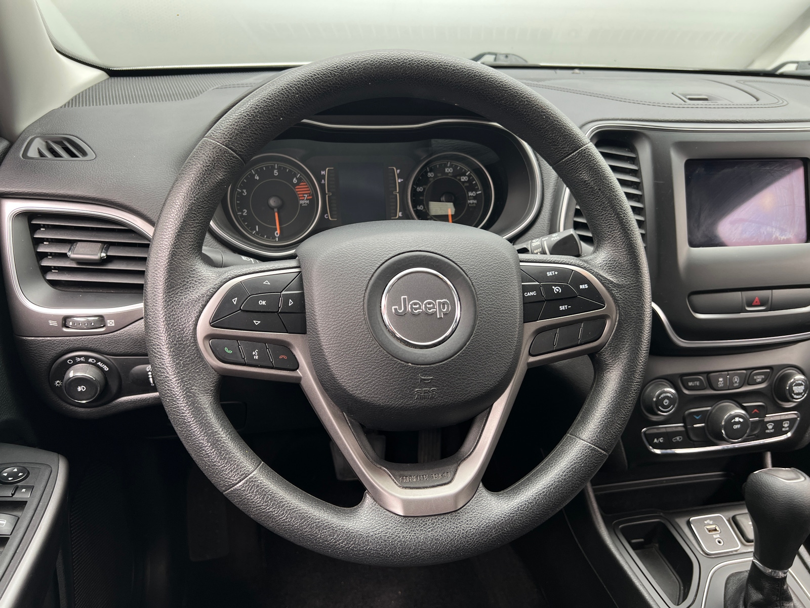 Thumbnail: 2019 Jeep Cherokee - 5