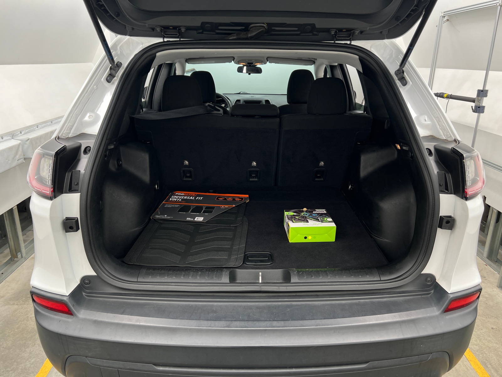 Thumbnail: 2019 Jeep Cherokee - 7