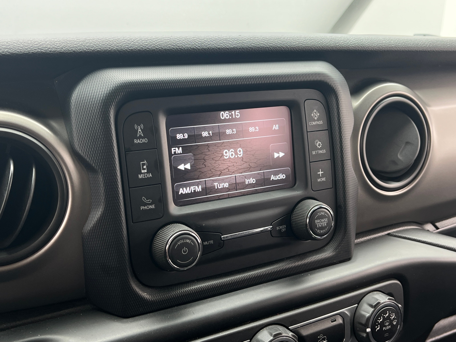 Thumbnail: 2020 Jeep Gladiator - 4