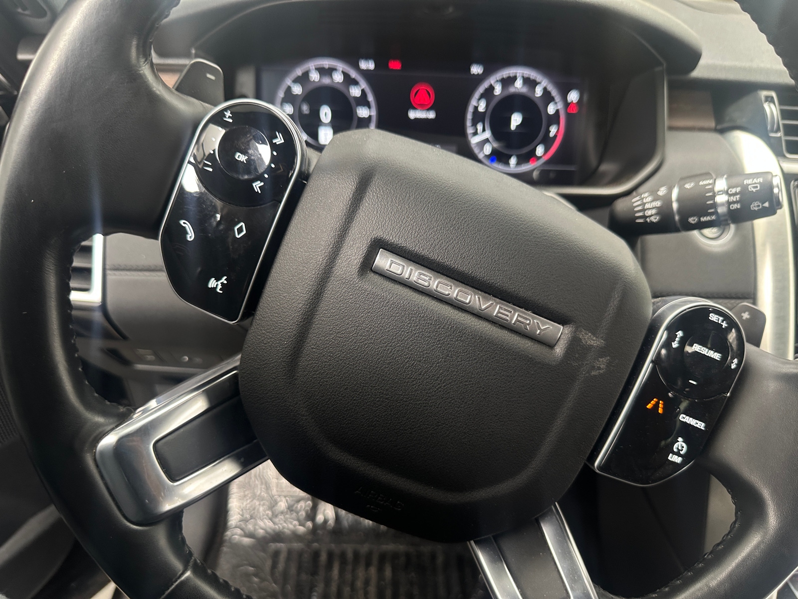 Thumbnail: 2020 Land Rover Discovery - 4