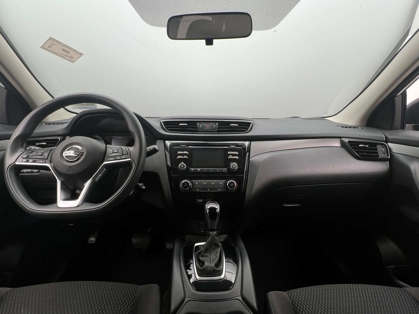 Thumbnail: 2017 Nissan Rogue Sport - 3