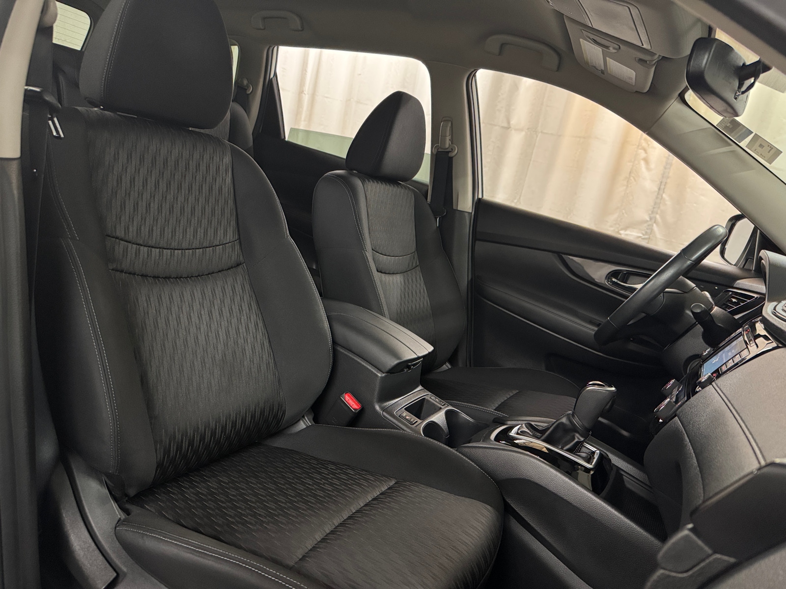 Thumbnail: 2017 Nissan Rogue - 2