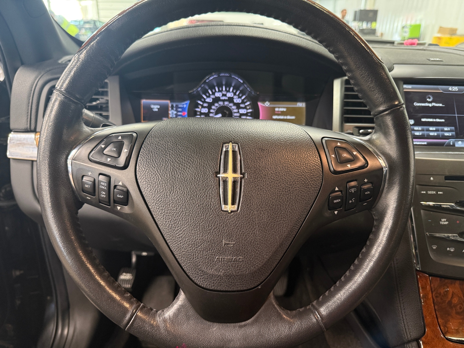 Thumbnail: 2014 Lincoln MKS - 4