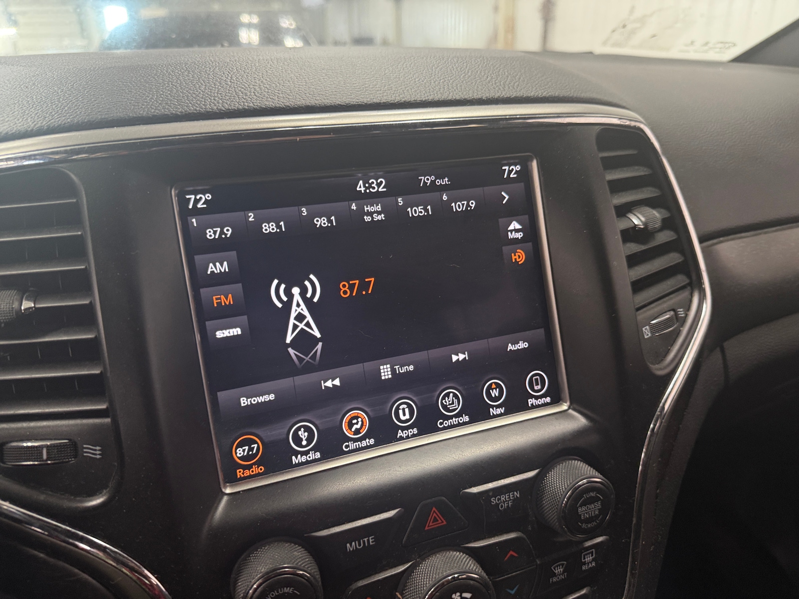 Thumbnail: 2018 Jeep Grand Cherokee - 4