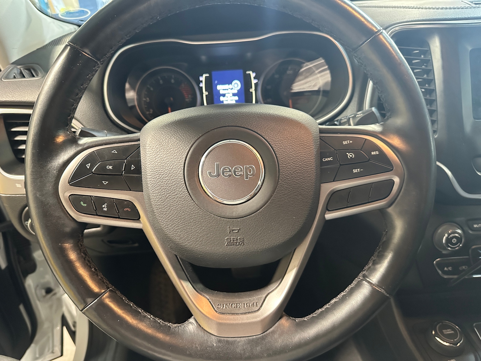 Thumbnail: 2021 Jeep Cherokee - 4
