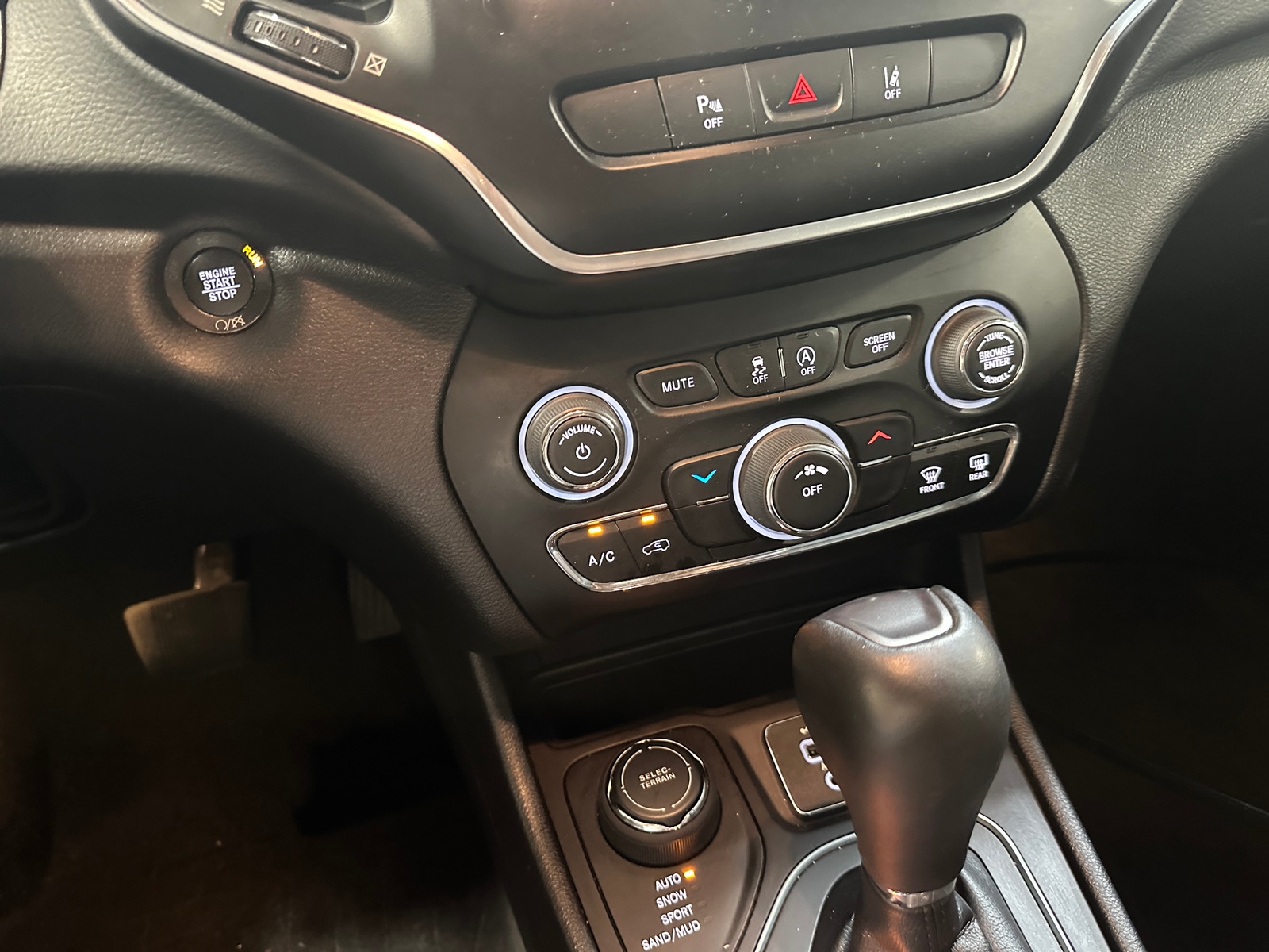Thumbnail: 2021 Jeep Cherokee - 3
