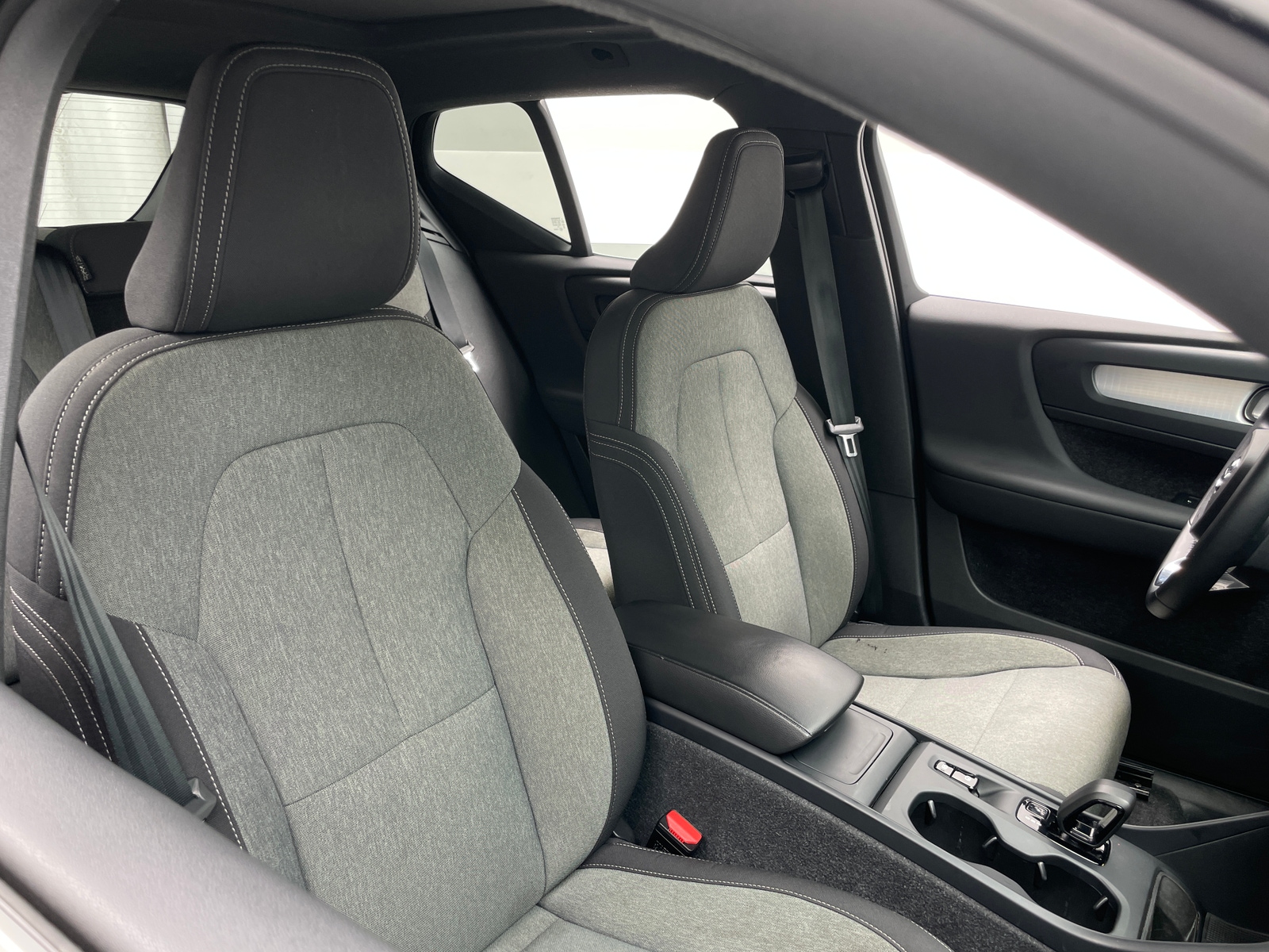 Thumbnail: 2024 Volvo XC40 - 2