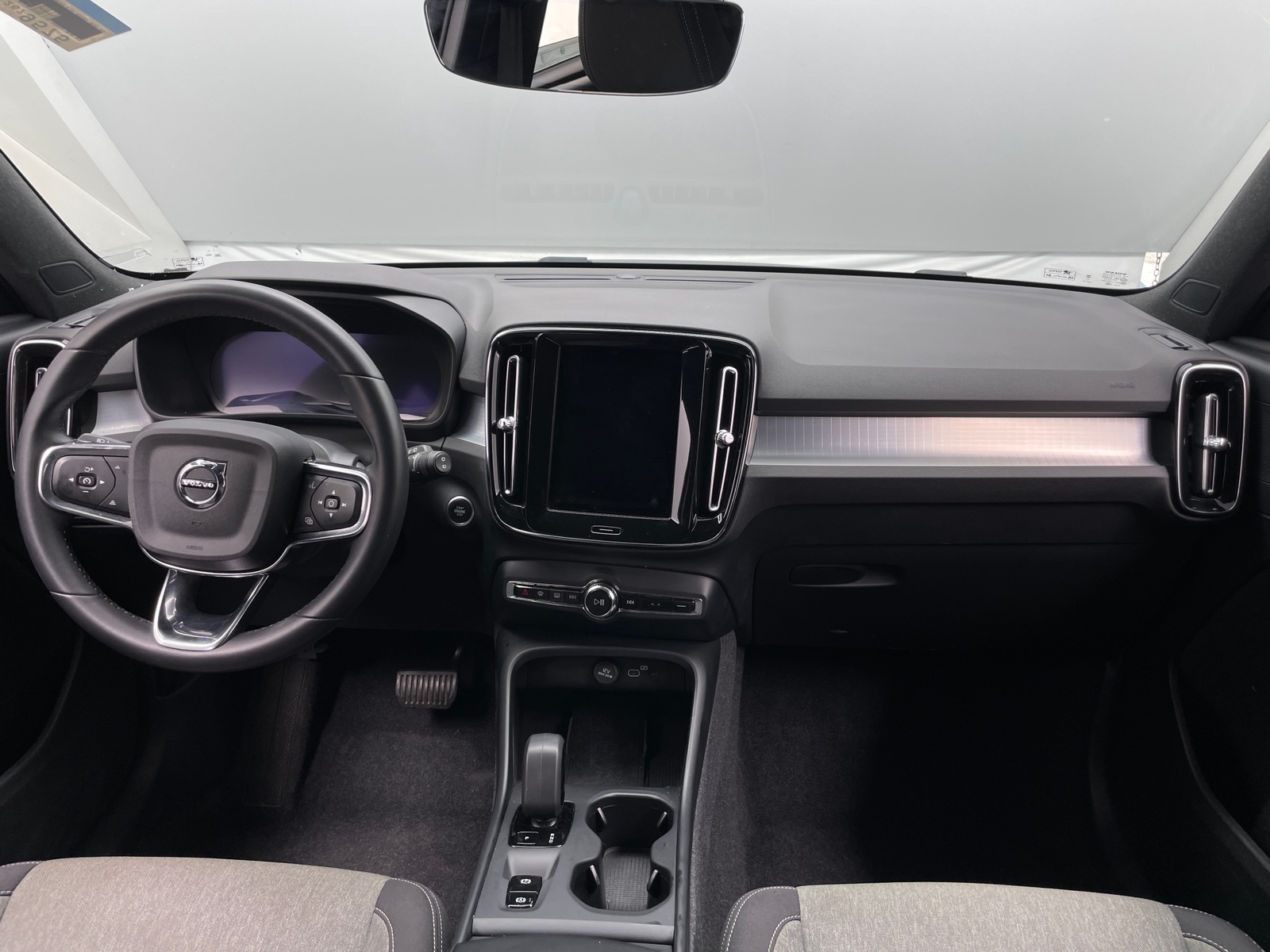 Thumbnail: 2024 Volvo XC40 - 3