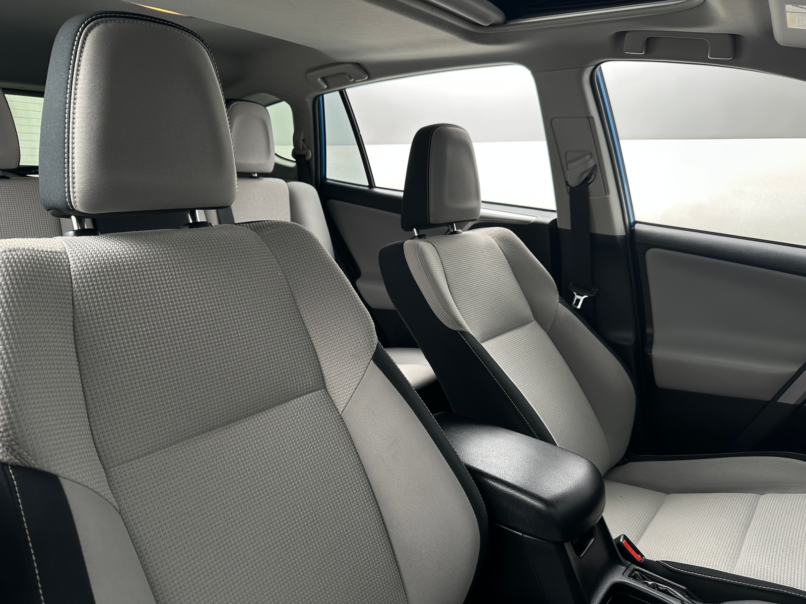 Thumbnail: 2016 Toyota RAV4 - 2