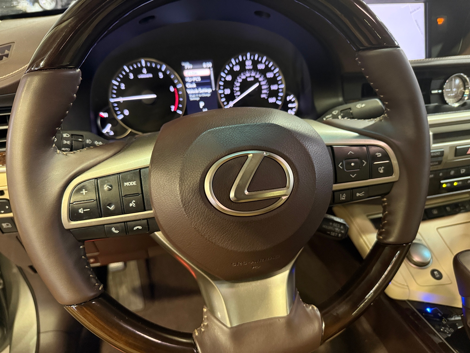 Thumbnail: 2017 Lexus ES - 4