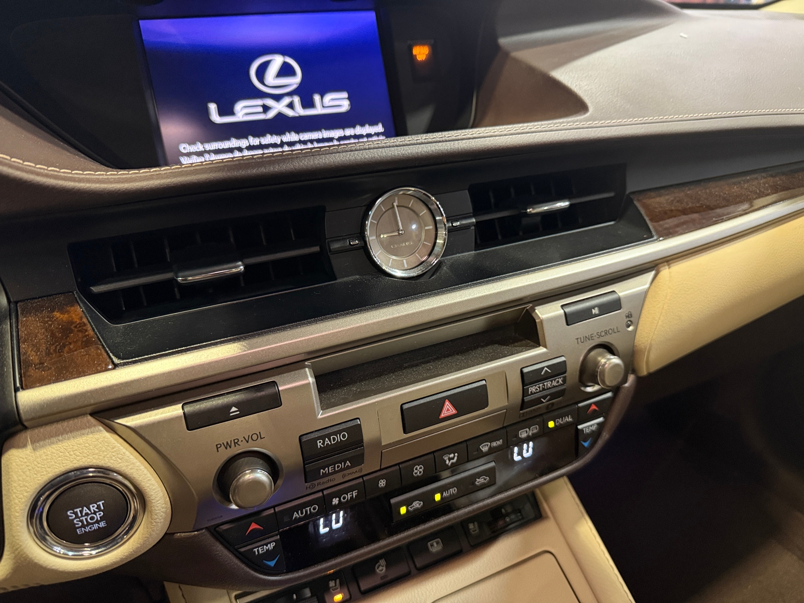 Thumbnail: 2017 Lexus ES - 3