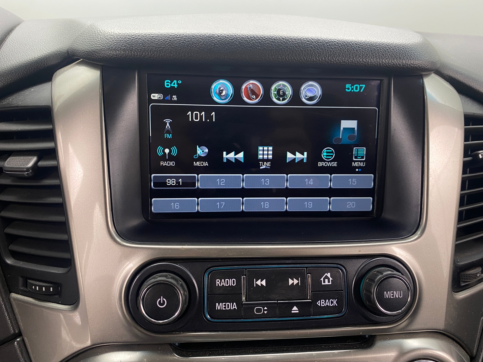 Thumbnail: 2019 Chevrolet Tahoe - 4