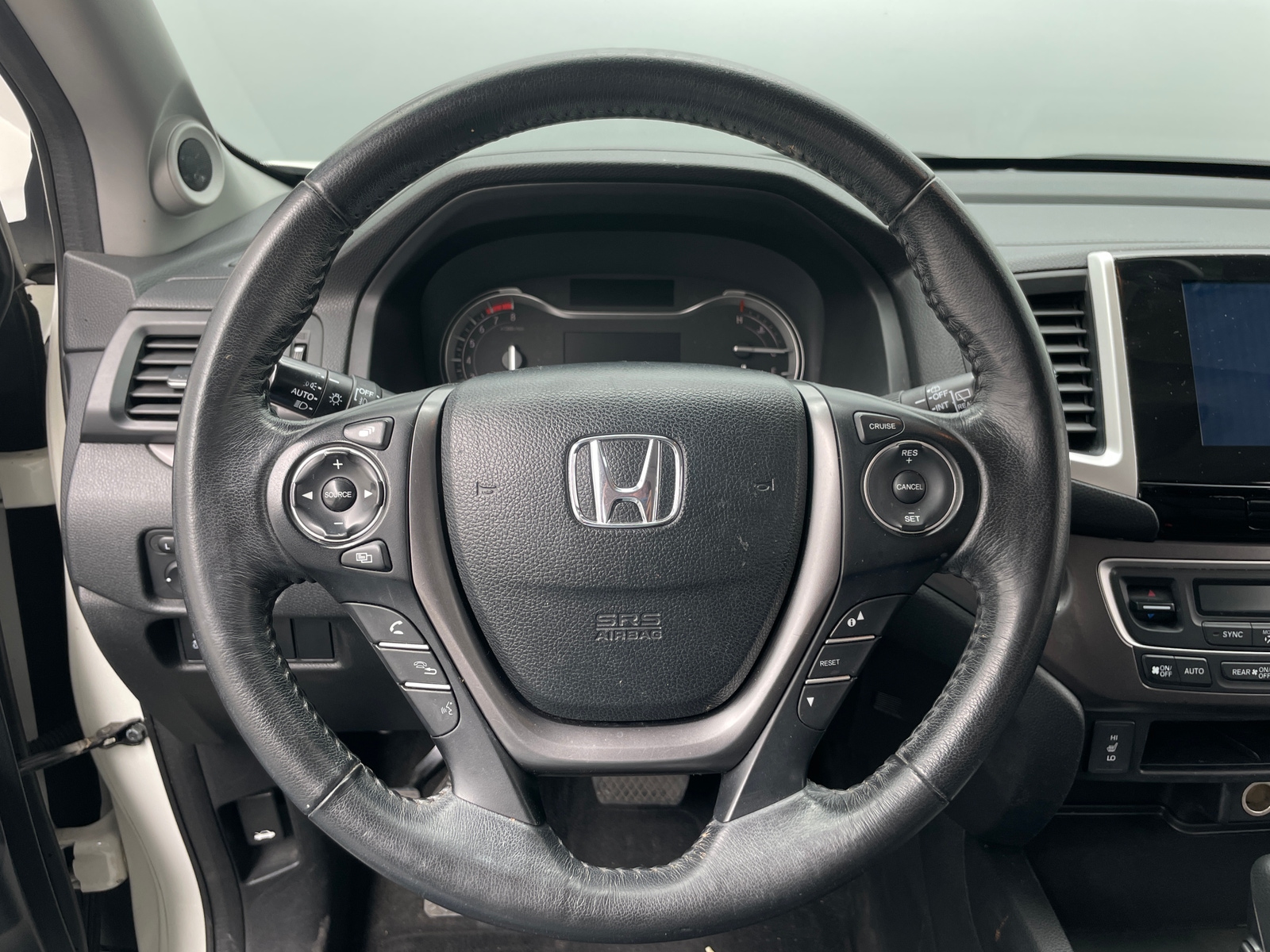 Thumbnail: 2017 Honda Pilot - 4