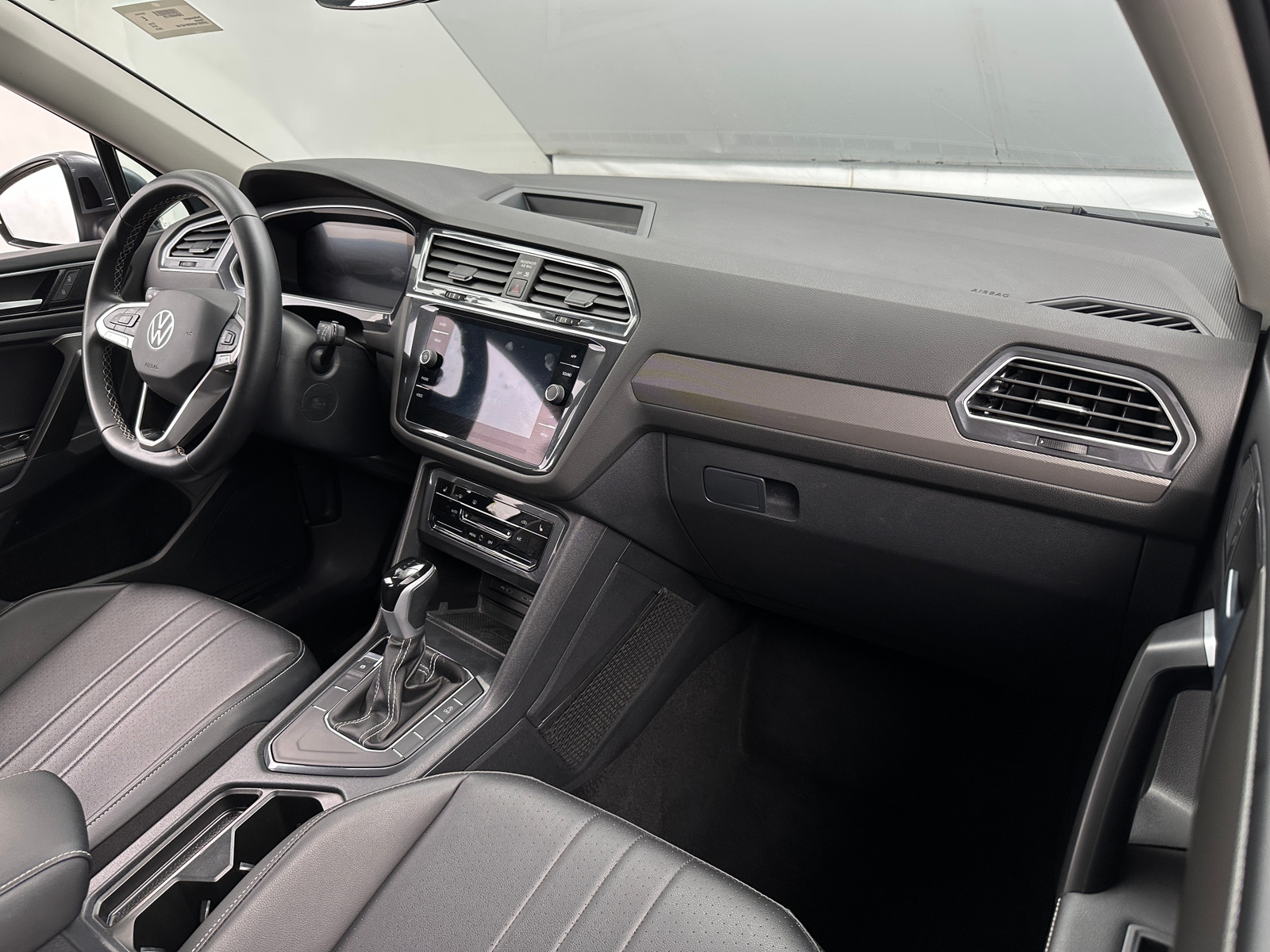 Thumbnail: 2024 Volkswagen Tiguan - 2