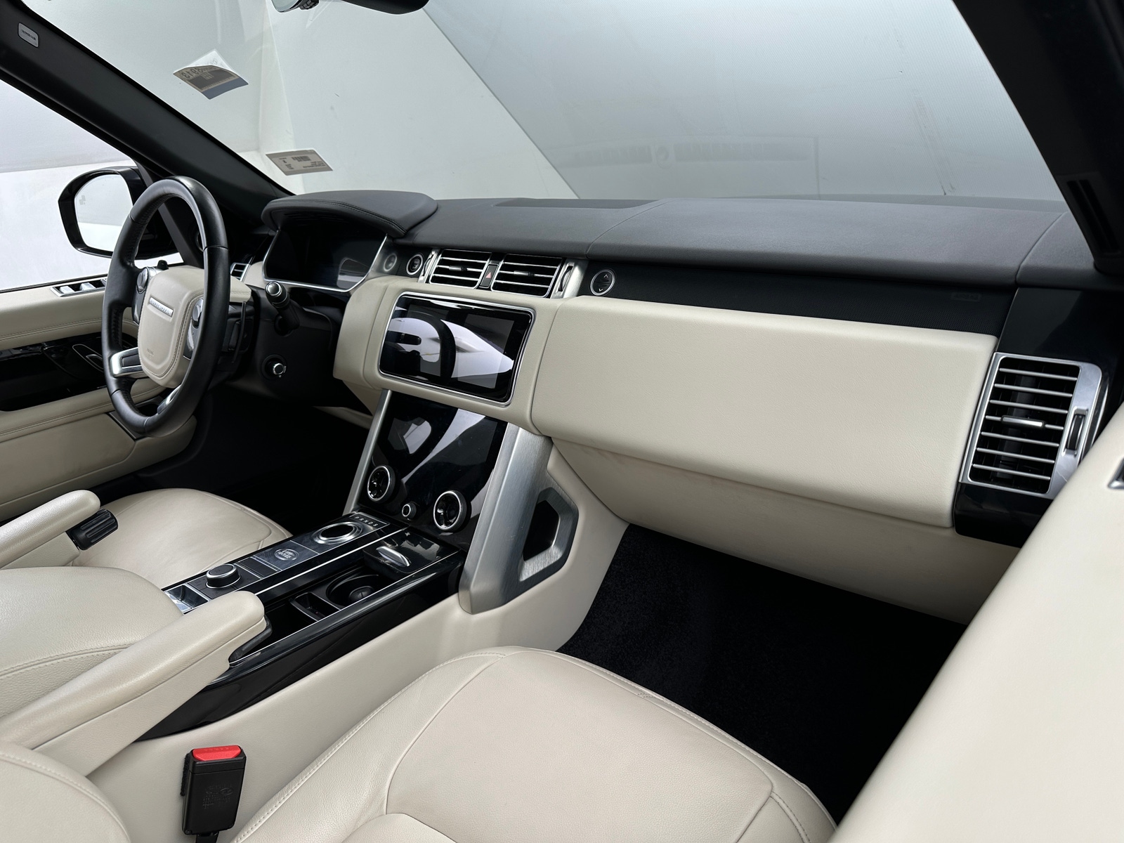 Thumbnail: 2021 Land Rover Range Rover - 2