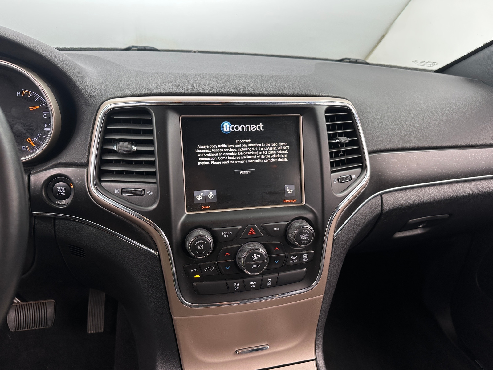 Thumbnail: 2015 Jeep Grand Cherokee - 3