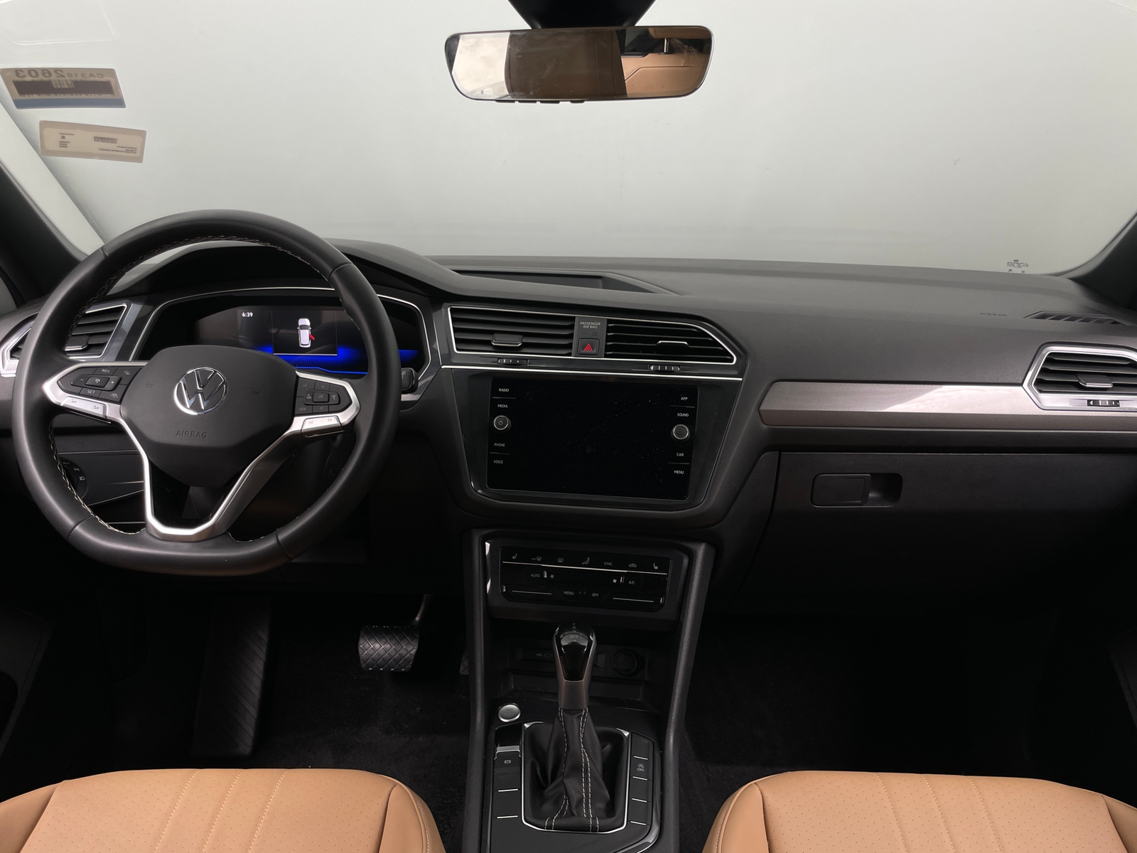 Thumbnail: 2023 Volkswagen Tiguan - 2