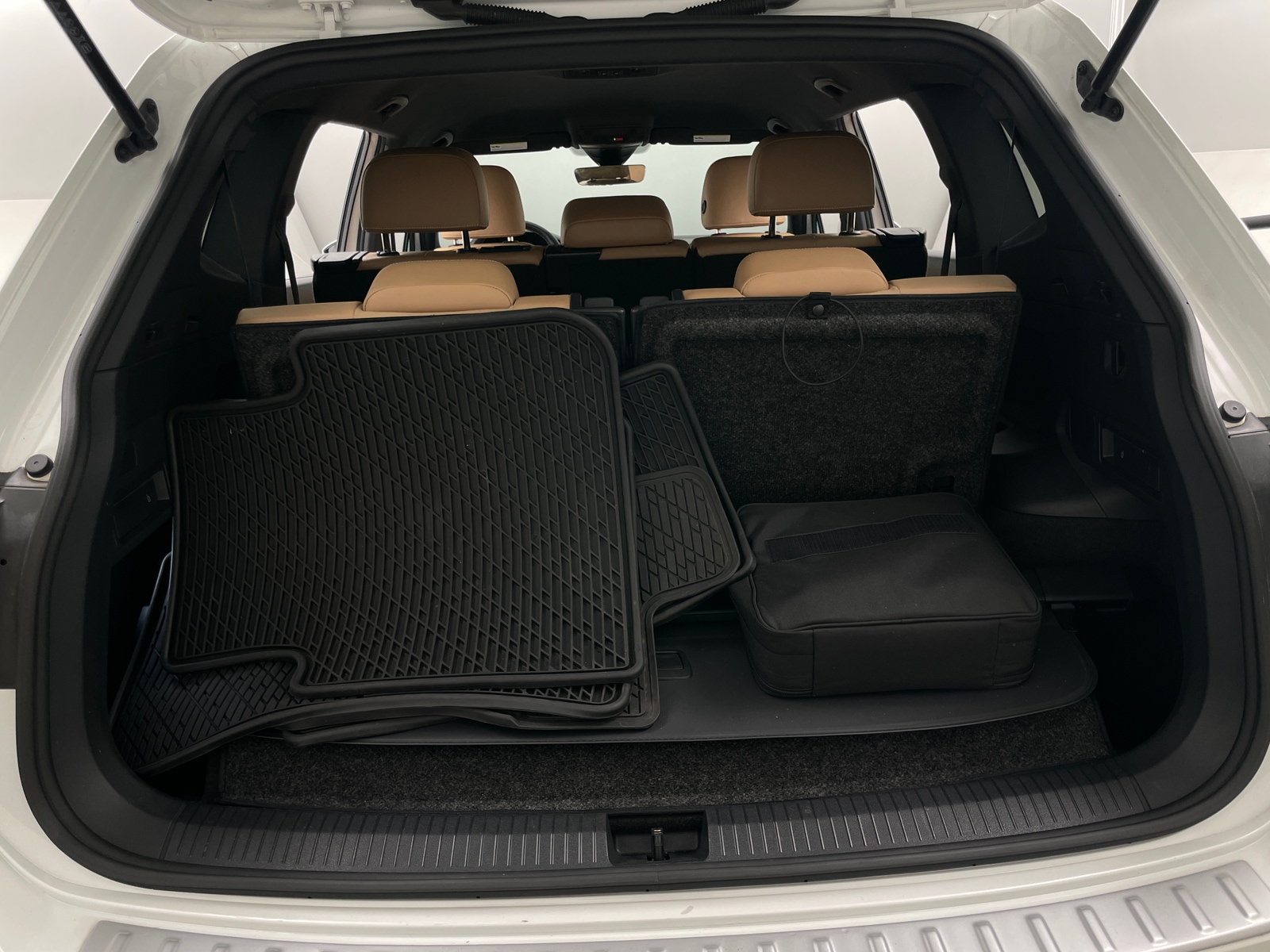 Thumbnail: 2023 Volkswagen Tiguan - 6